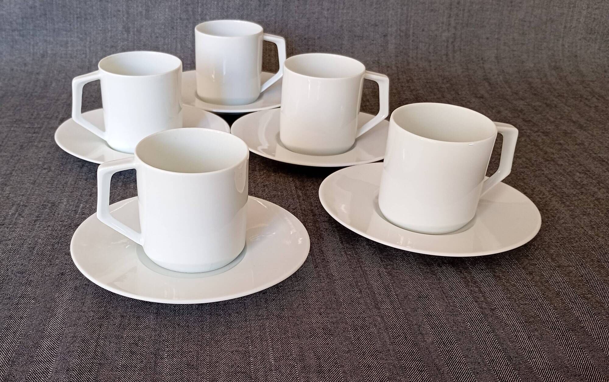 Moka cups in porcelain from Manufacture Royale (Limoges)