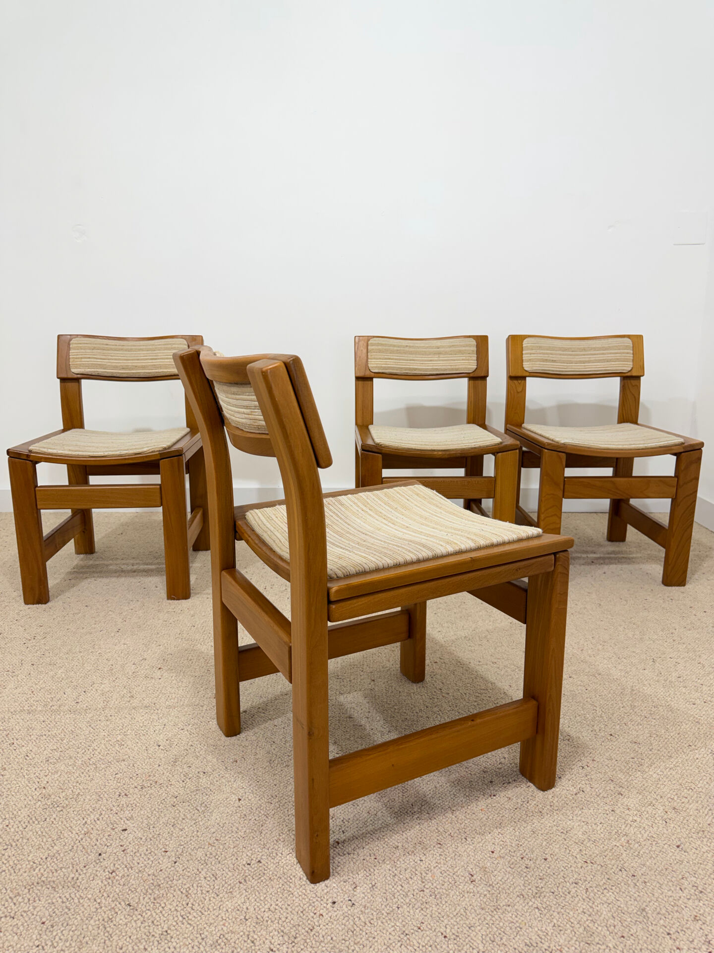 4 chaises en orme massif années 70