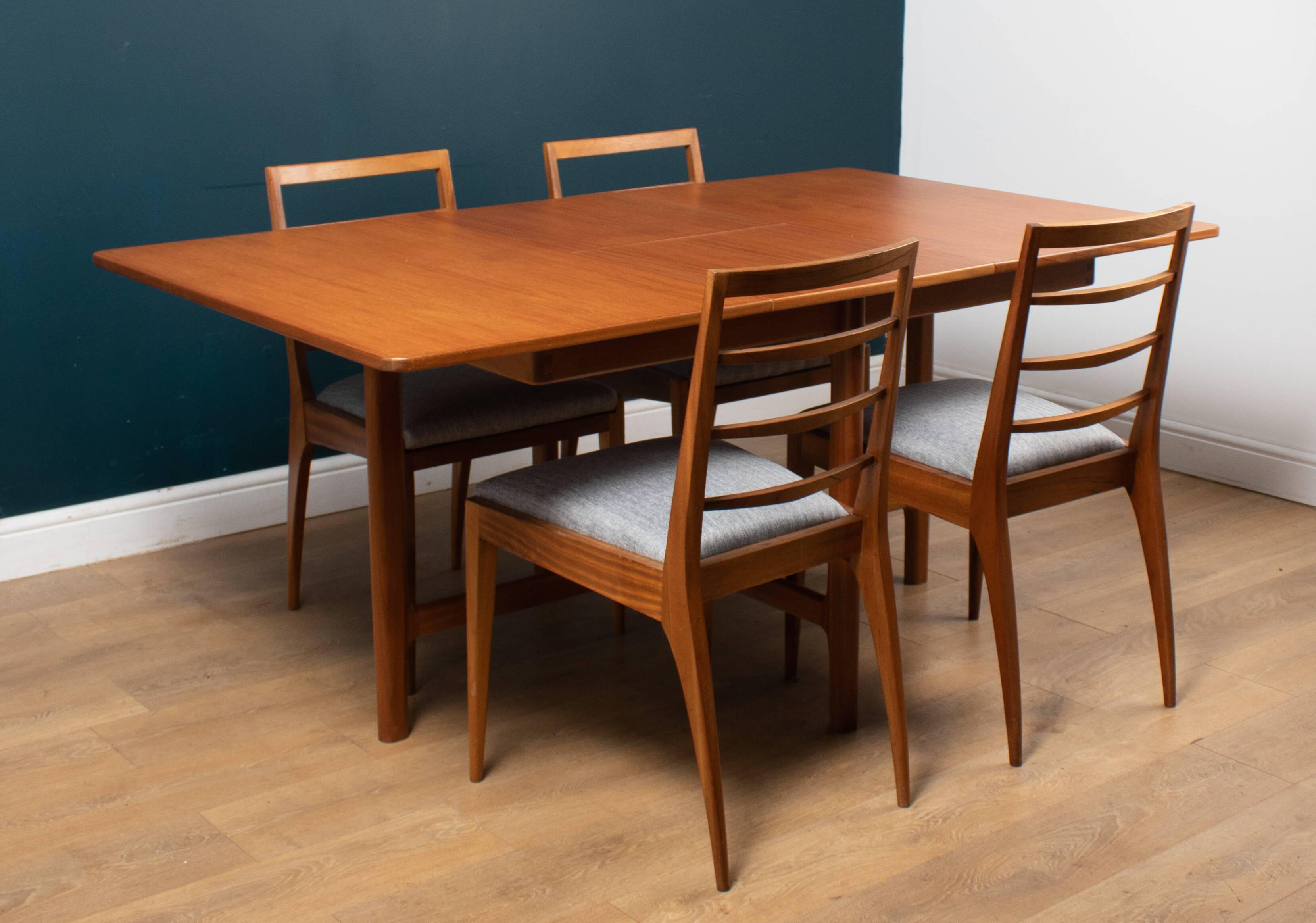 Table et 4 chaises par Tom Robertson pour Mcintosh de Kirkcaldy