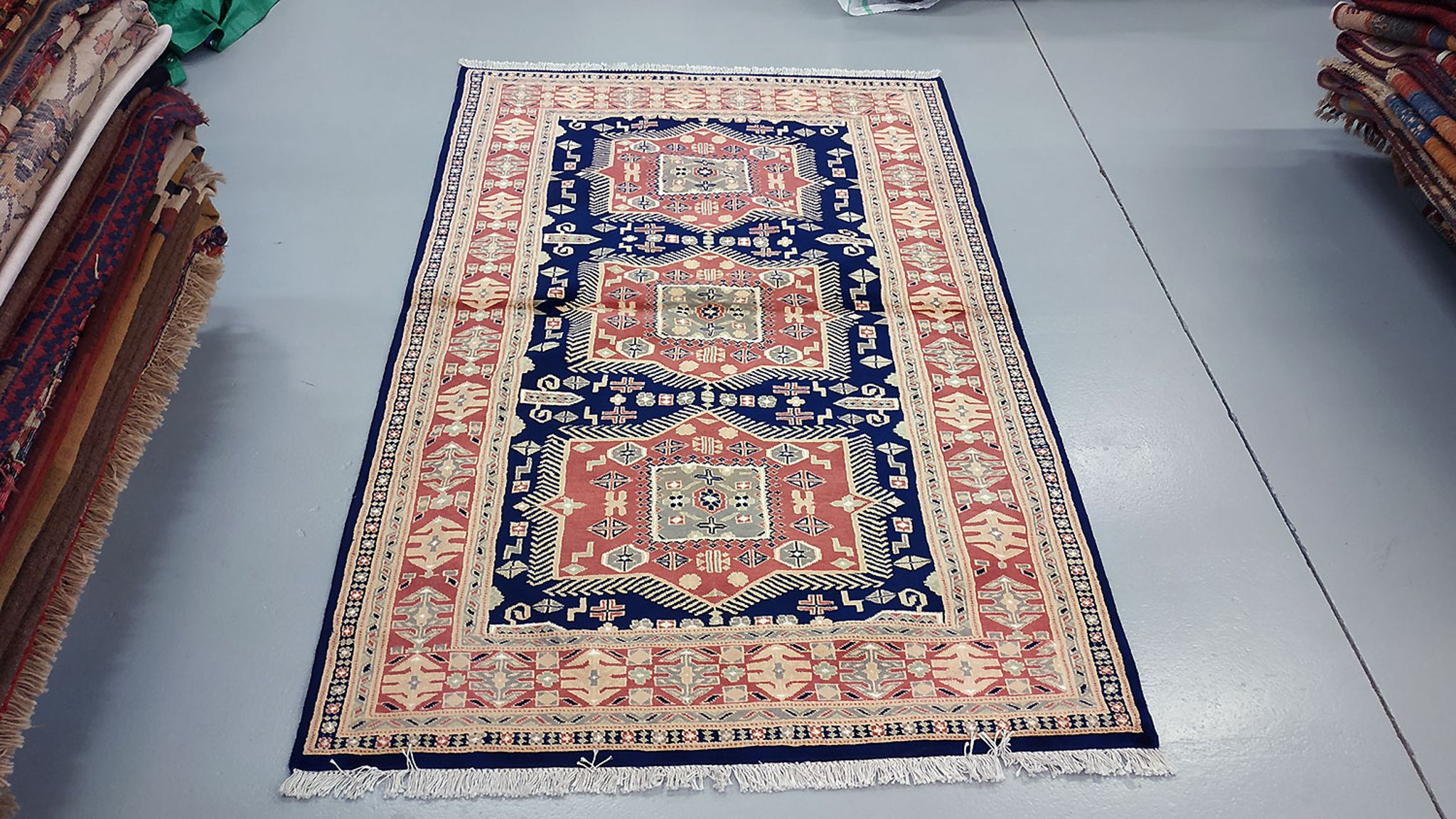 Tapis d'orient entièrement fait à la main "karachi" 191x127cm