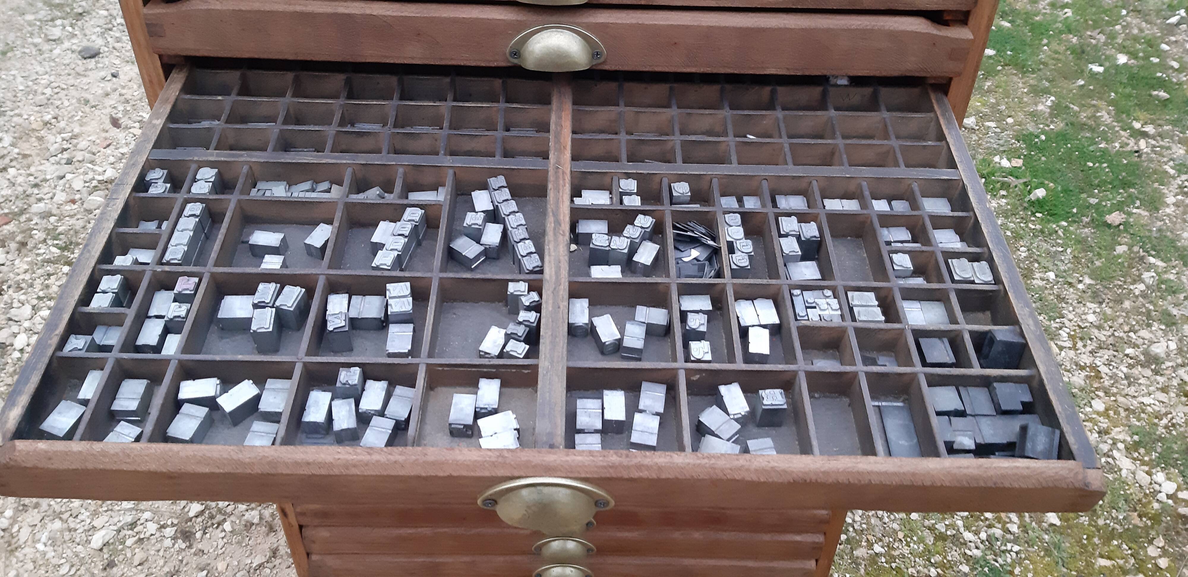 Printing cabinet 16 drawers with these lead letters