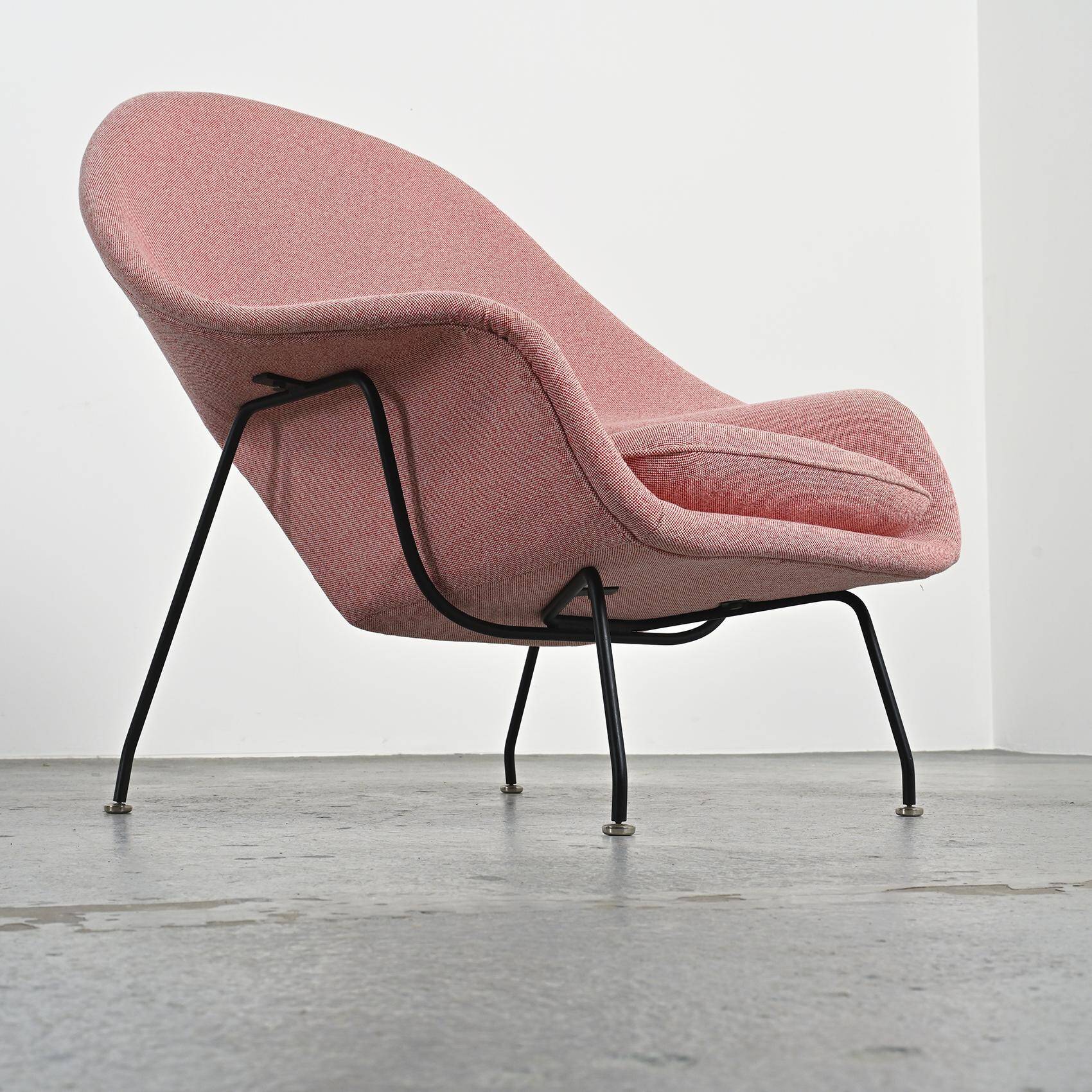 Womb Chair 1st edition by Eero Saarinen, Knoll circa 1948.