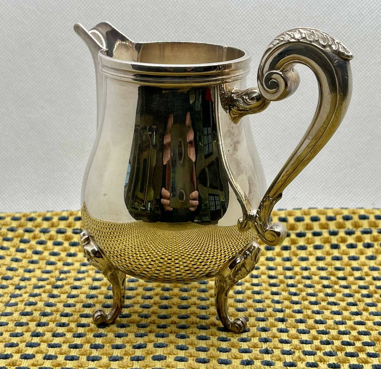 Pot à lait CHRISTOFLE en métal argenté modèle POMPADOUR
