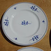 Fine Limoges porcelain dessert service: dish and 12 plates.
