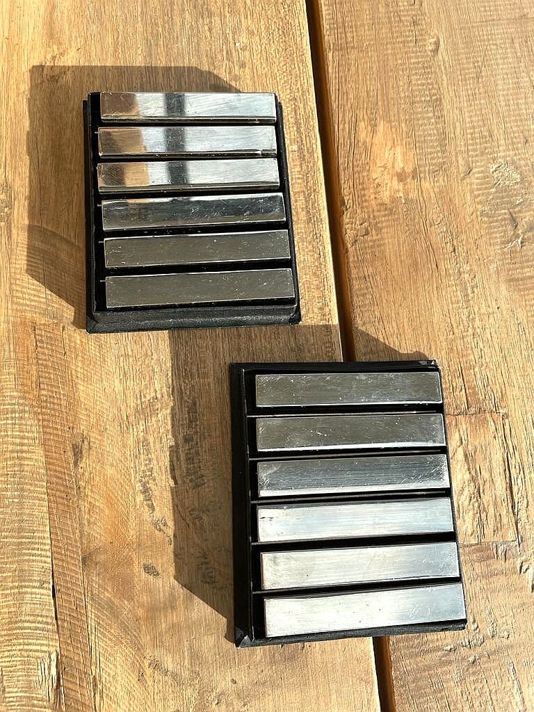 Set of 12 metal knife holders