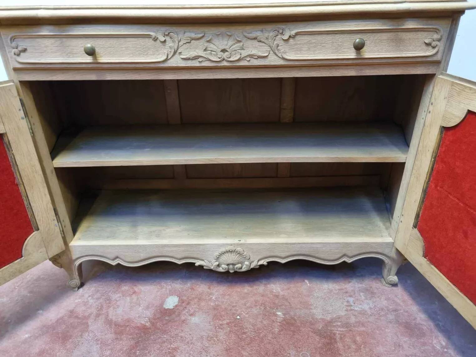Louis XV buffet in oak & leather - Sandblasted