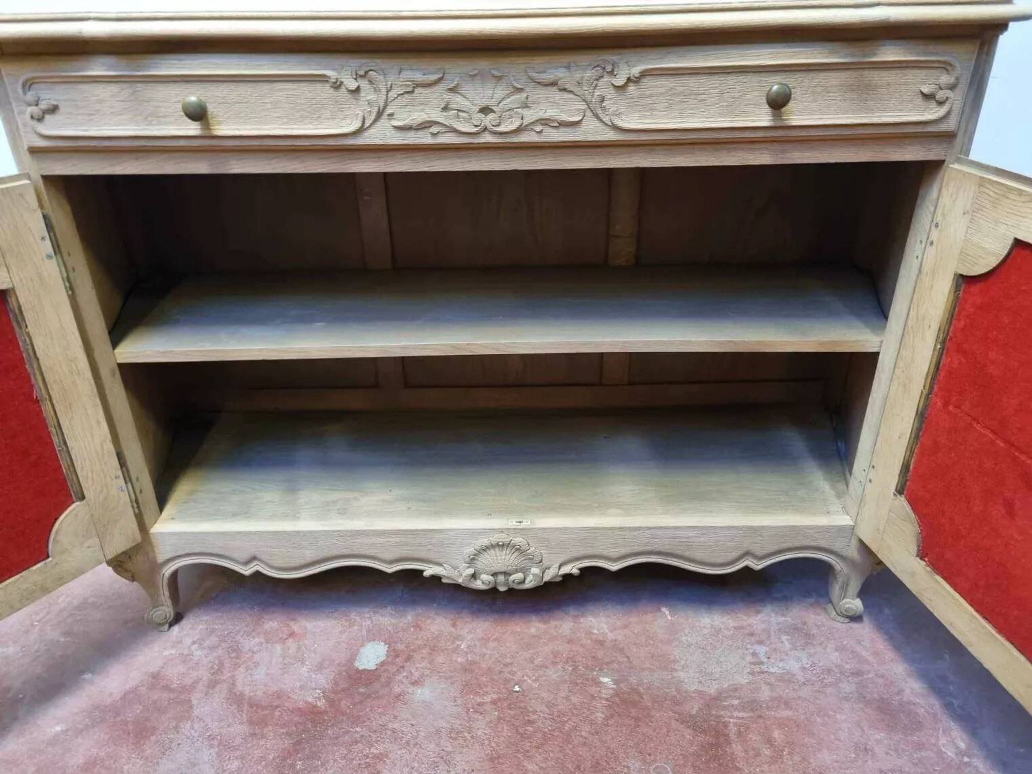 Louis XV buffet in oak & leather - Sandblasted