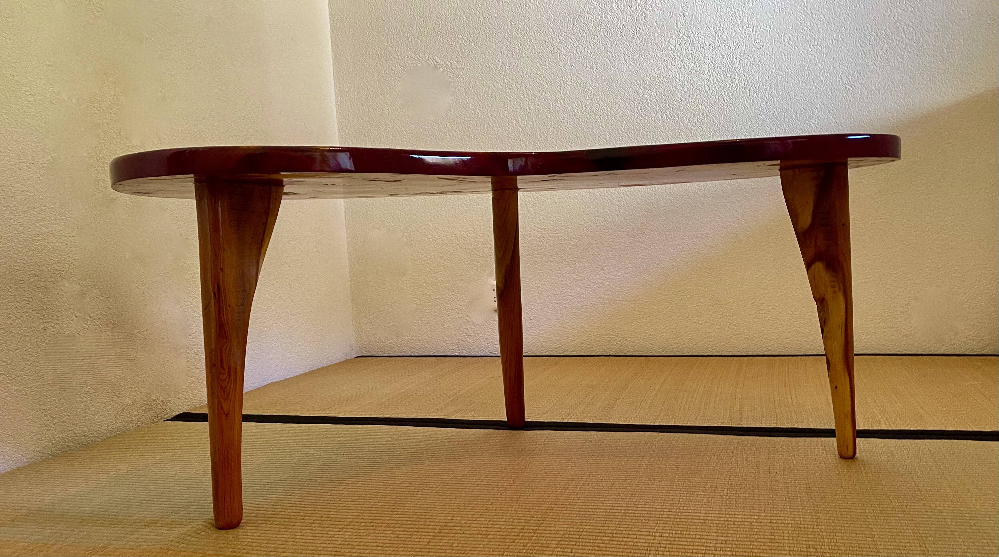 Coffee table, 70s design, Artist: "Vino Di Travolta", wood and resin