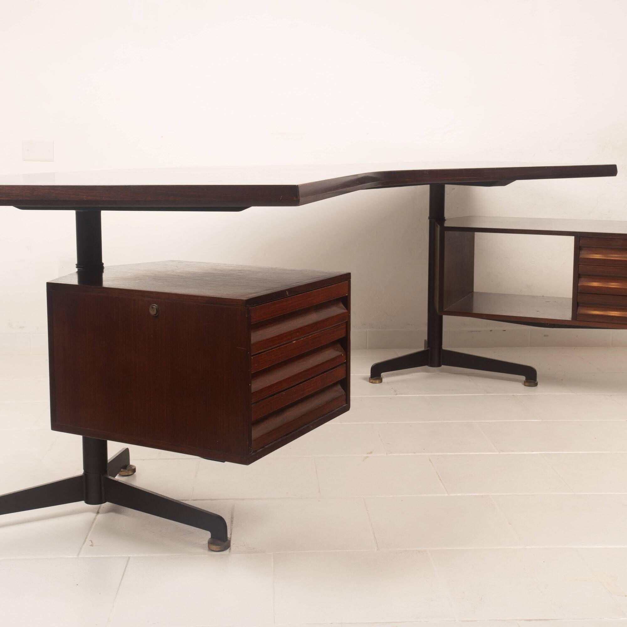 T96 Rosewood Boomerang Desk by Osvaldo Borsani for Tecno, First Edition, 1950