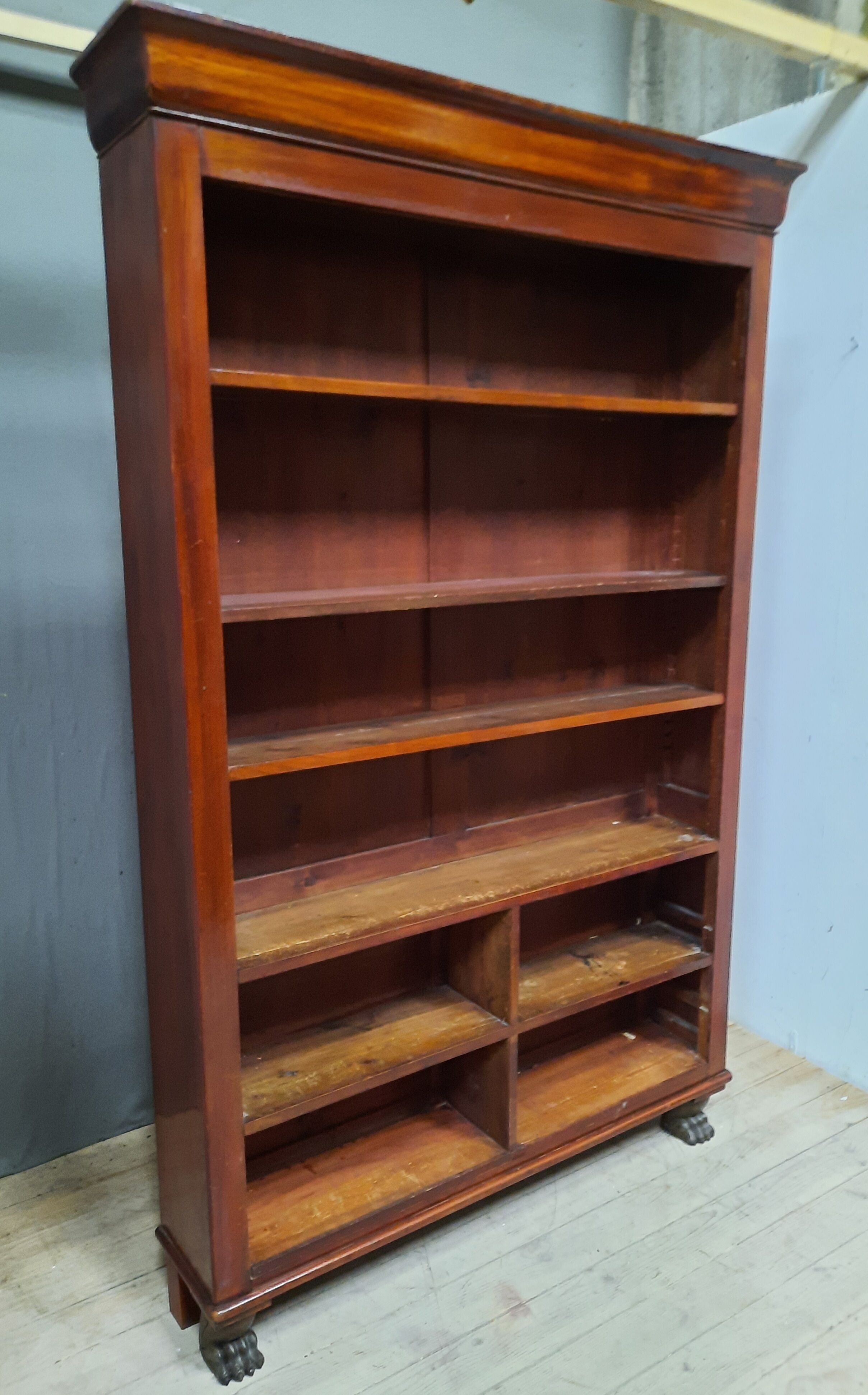 Mahogany plating floor on grifge feet