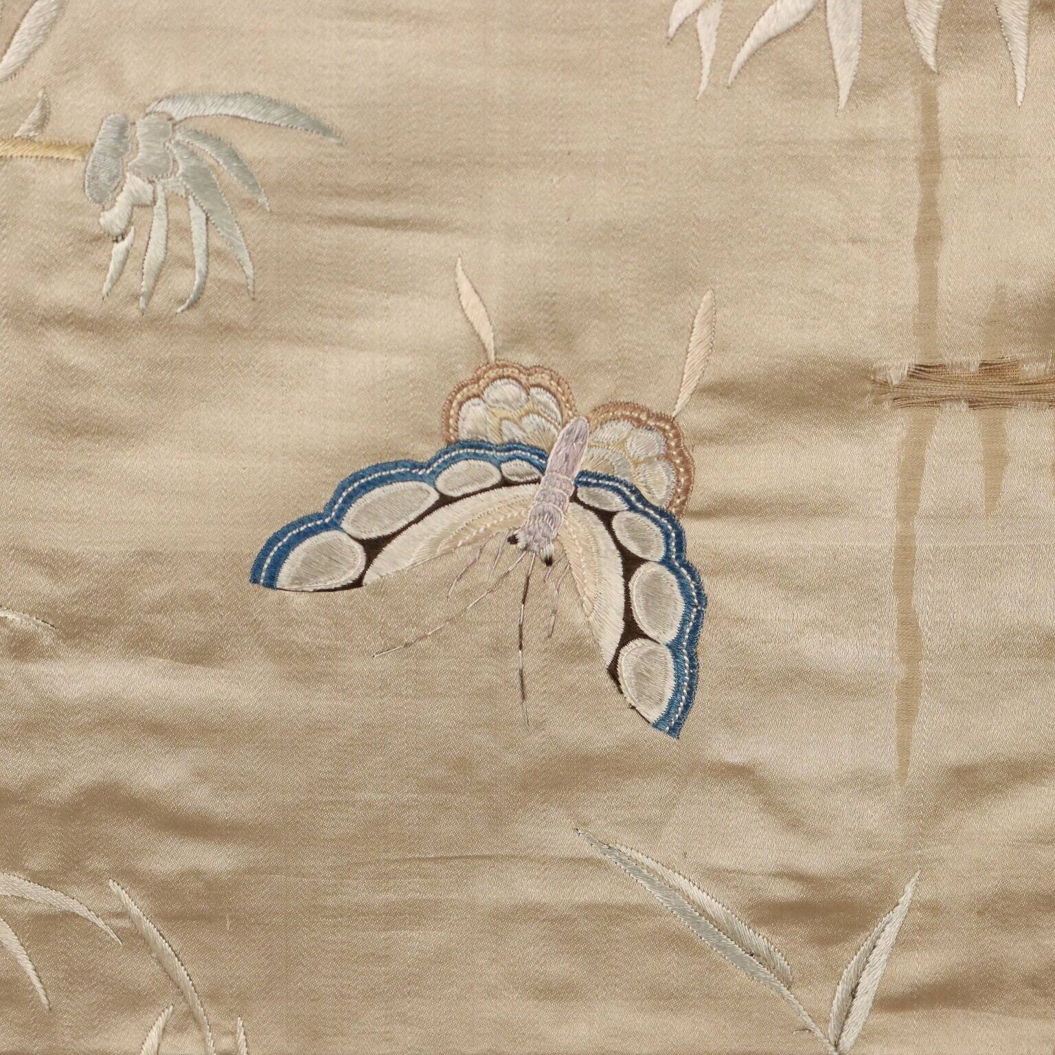 Large antique screen in coloured and embroidered silk, 19th century.