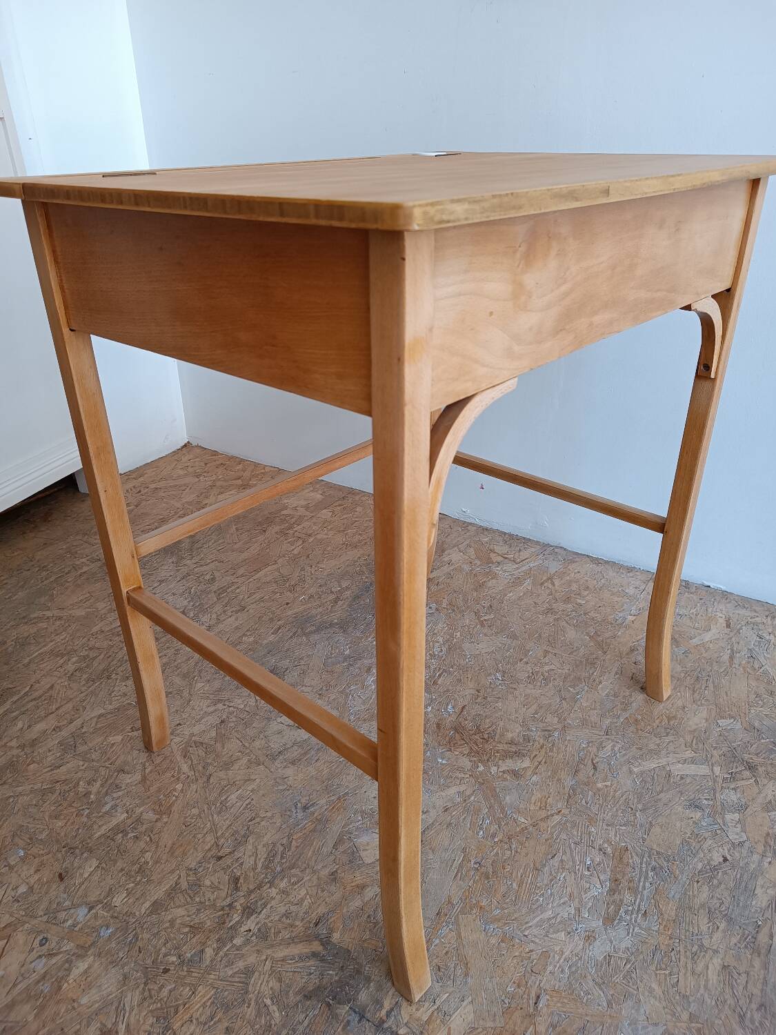 Baumann school desk
