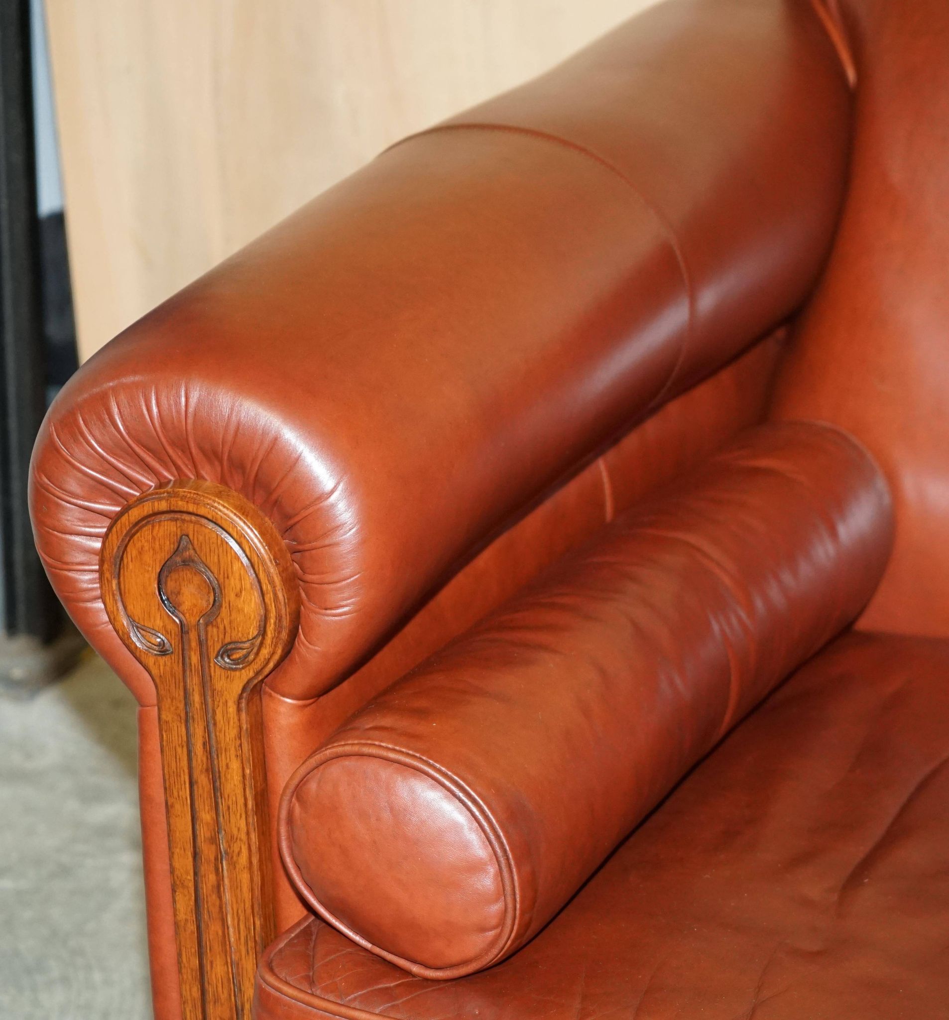 Vintage leather canapé in Art Nouveau style