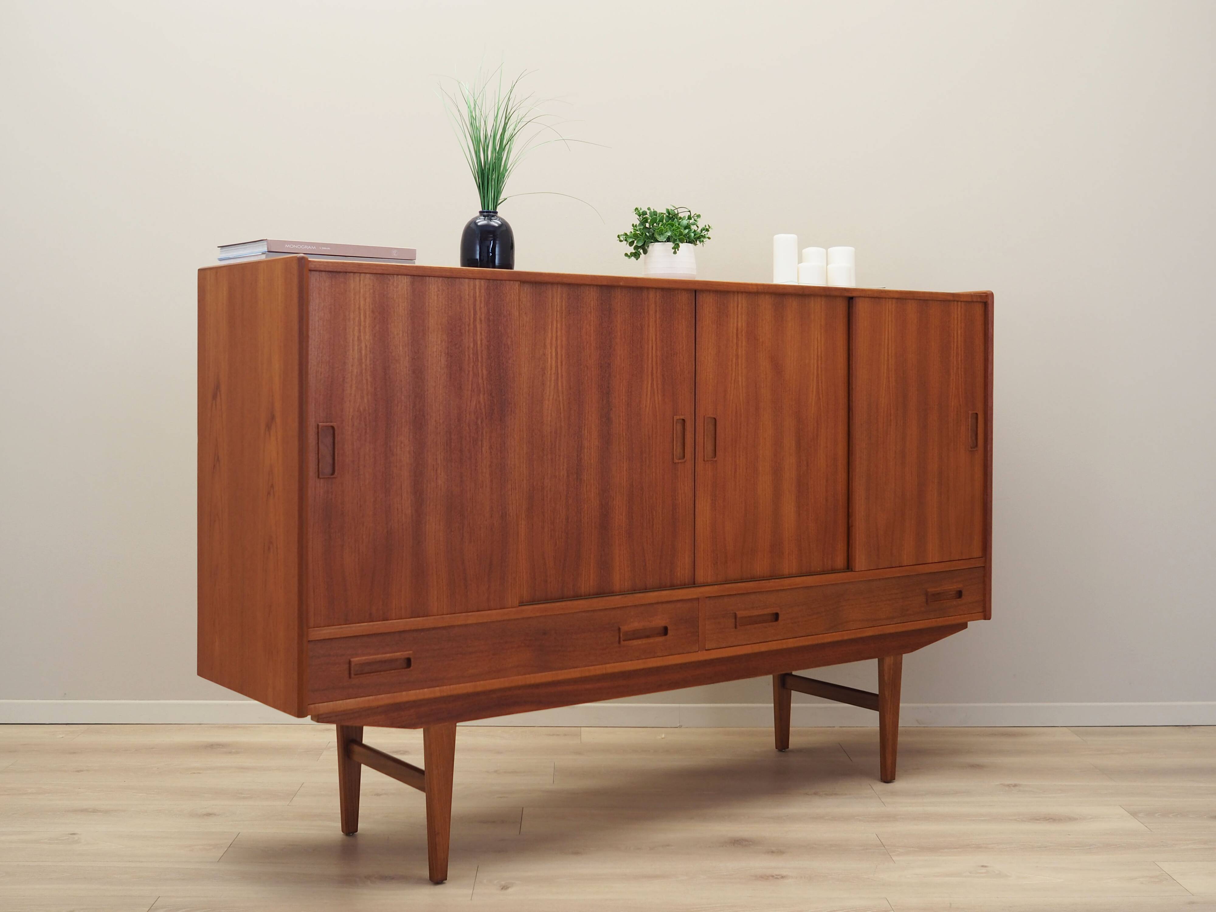 Buffet haut en teck, design danois, années 1970, fabriqué par Børge Dam