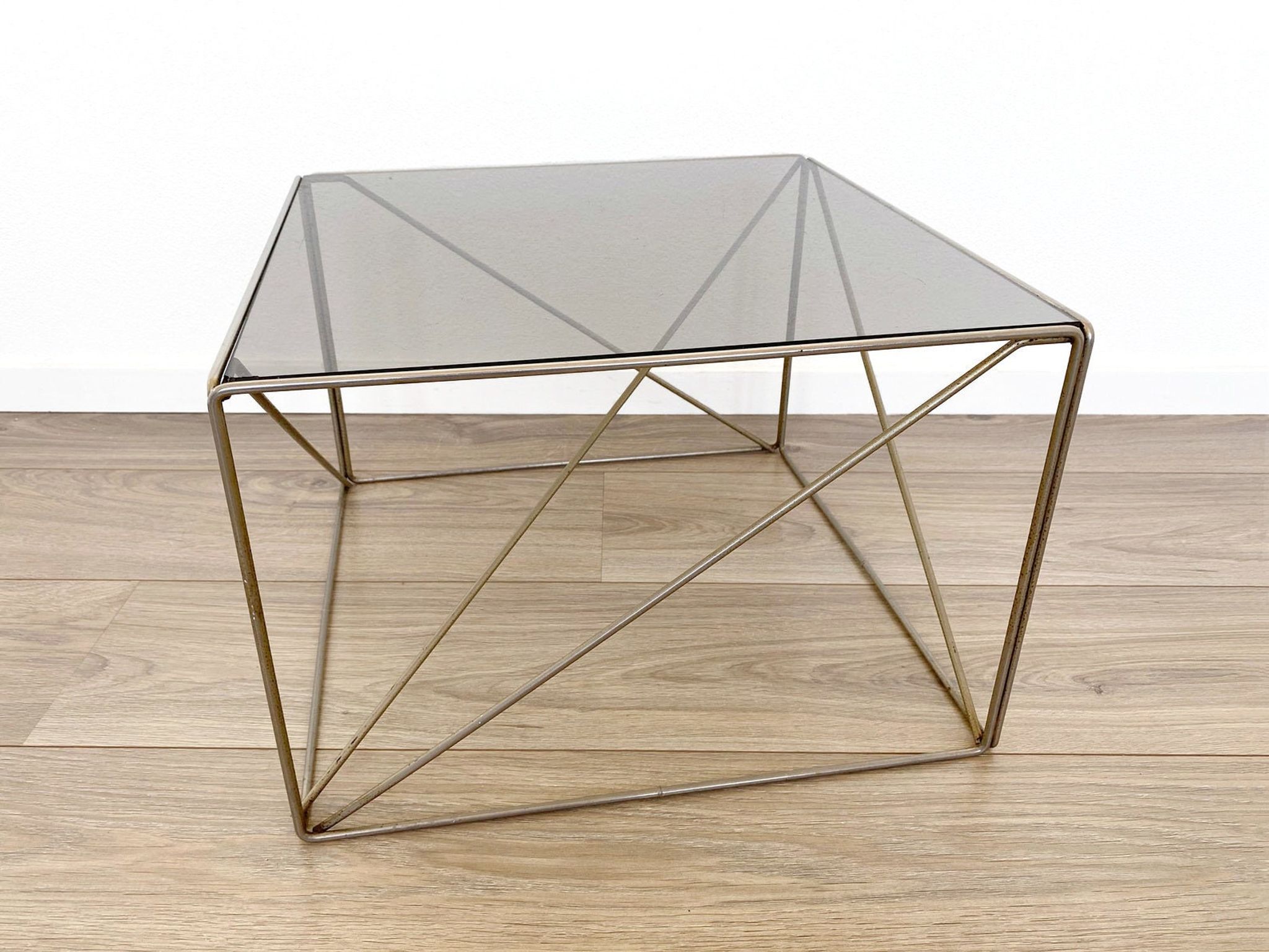 Table basse isocele conçue par Max Sauze, Isocele