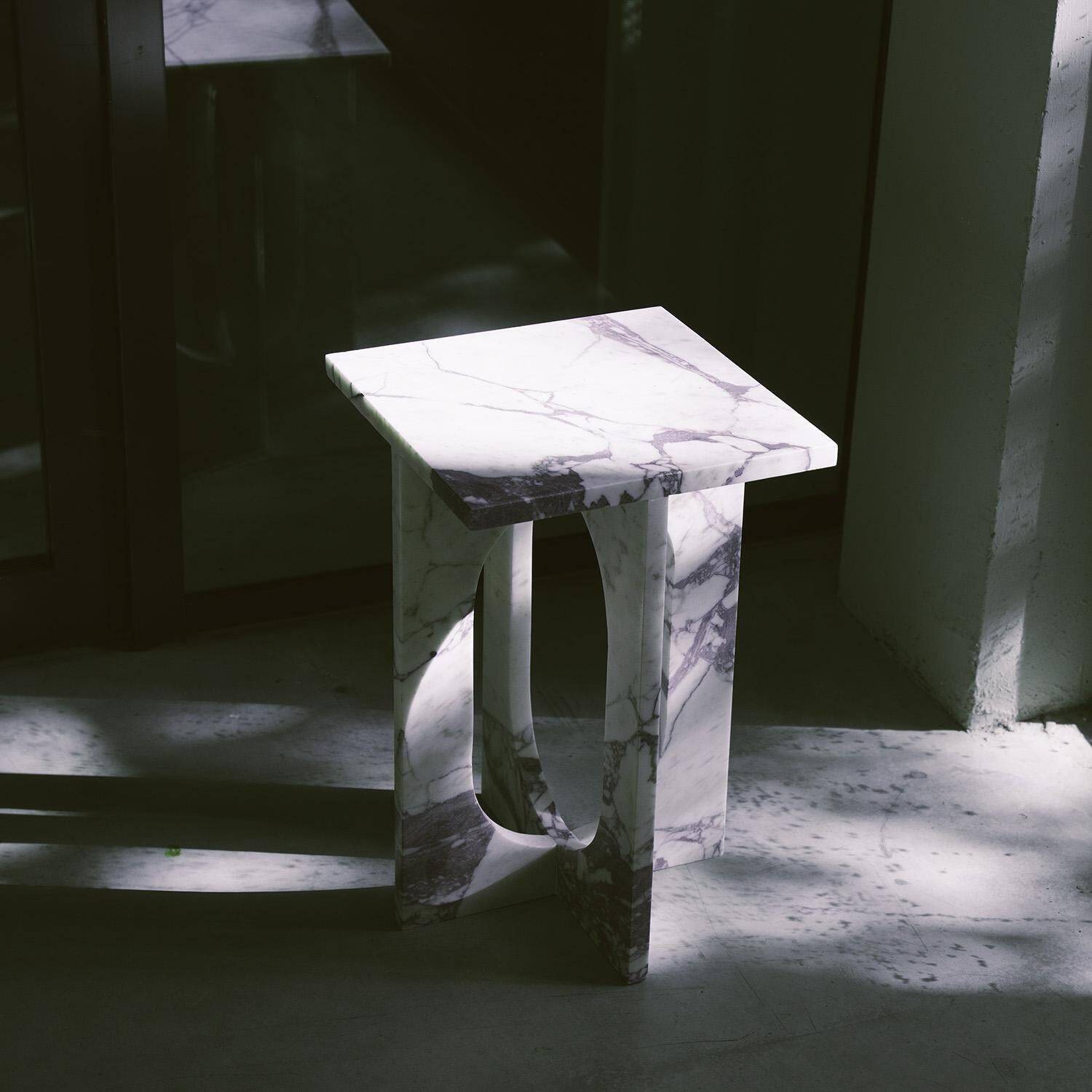 Table d'appoint en marbre Calacatta "BOND"