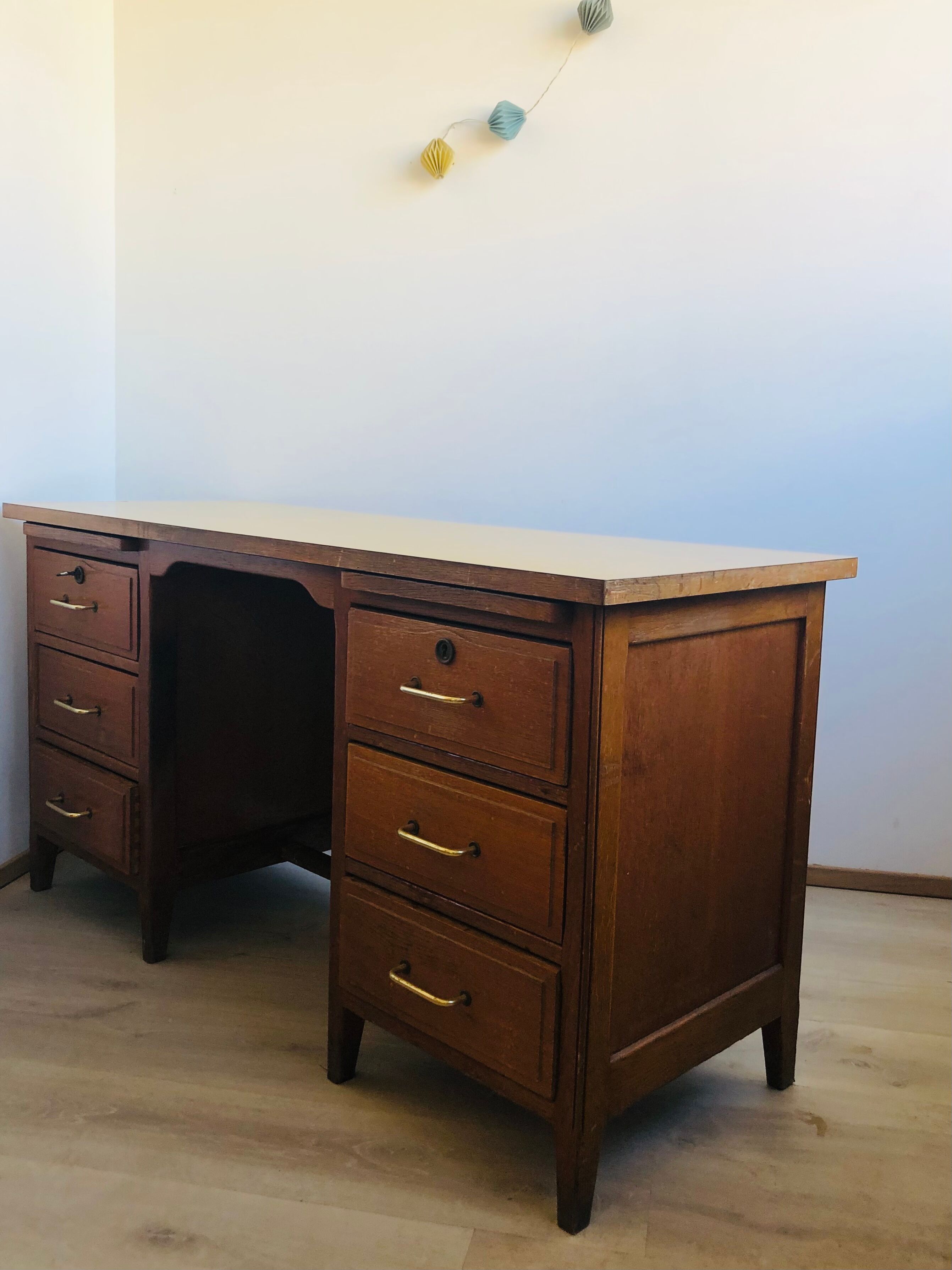 Administrative desk in oak and Formica 50