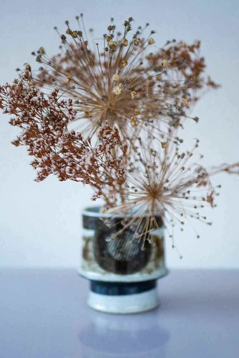 Vase en céramique moderniste du milieu du siècle par Inger Persson pour Rörstrand, Suède, années 1970.
