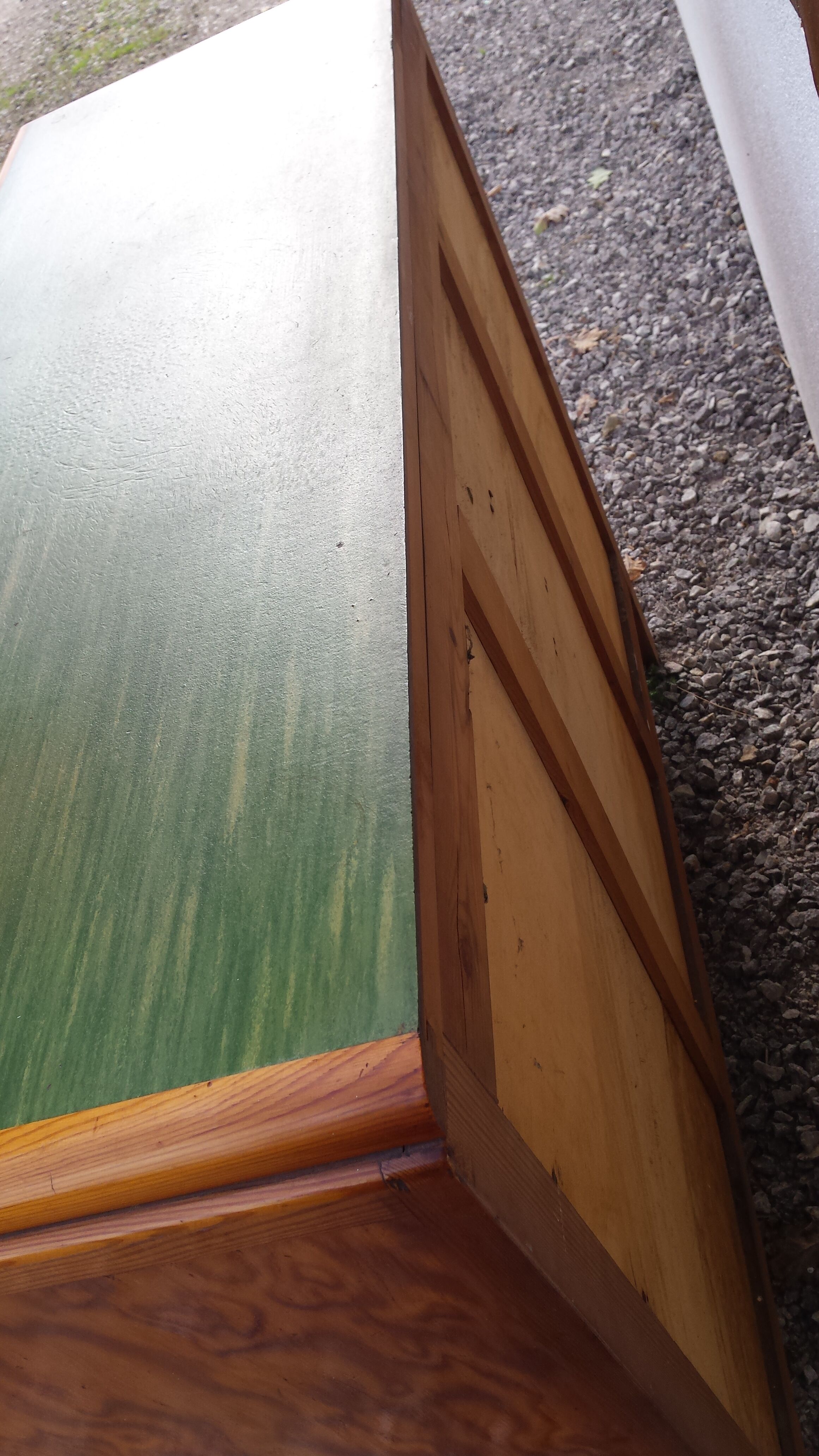 buffet Mado tray in green balatum