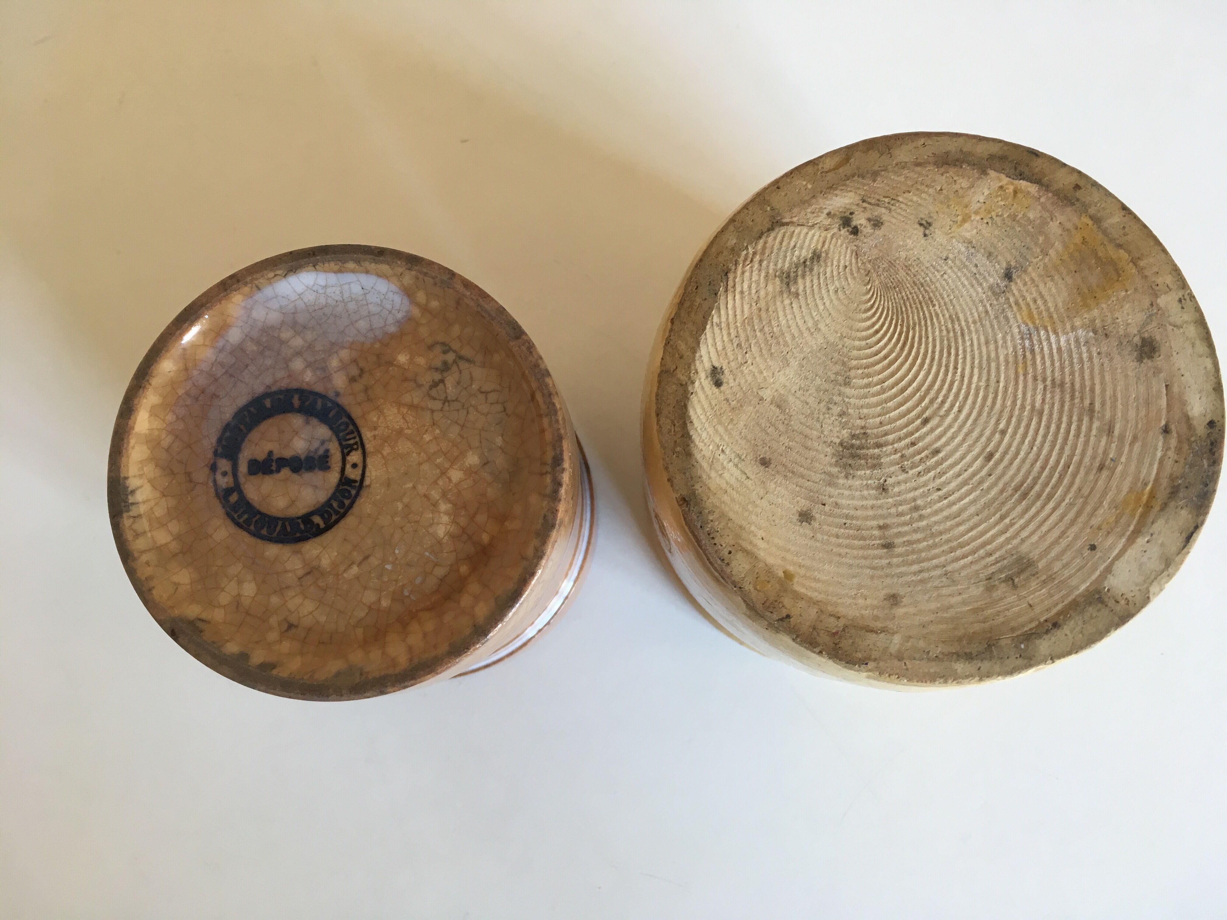 Paire de pots en terre de fer début XXe