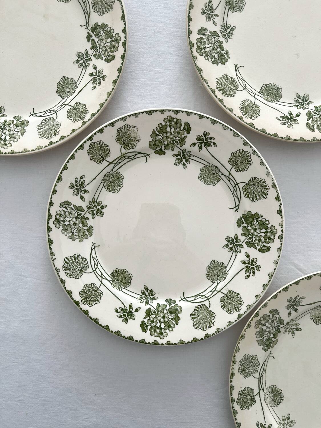 4 assiettes à dessert terre de fer « Géranium » Sarreguemines