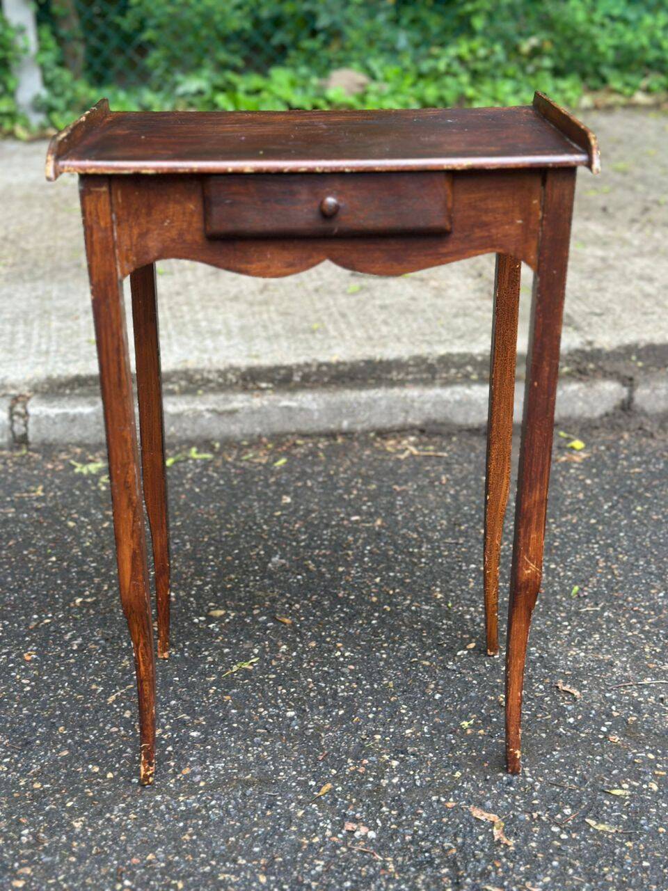 Table d'appoint style Louis XV en bois massif, 1930