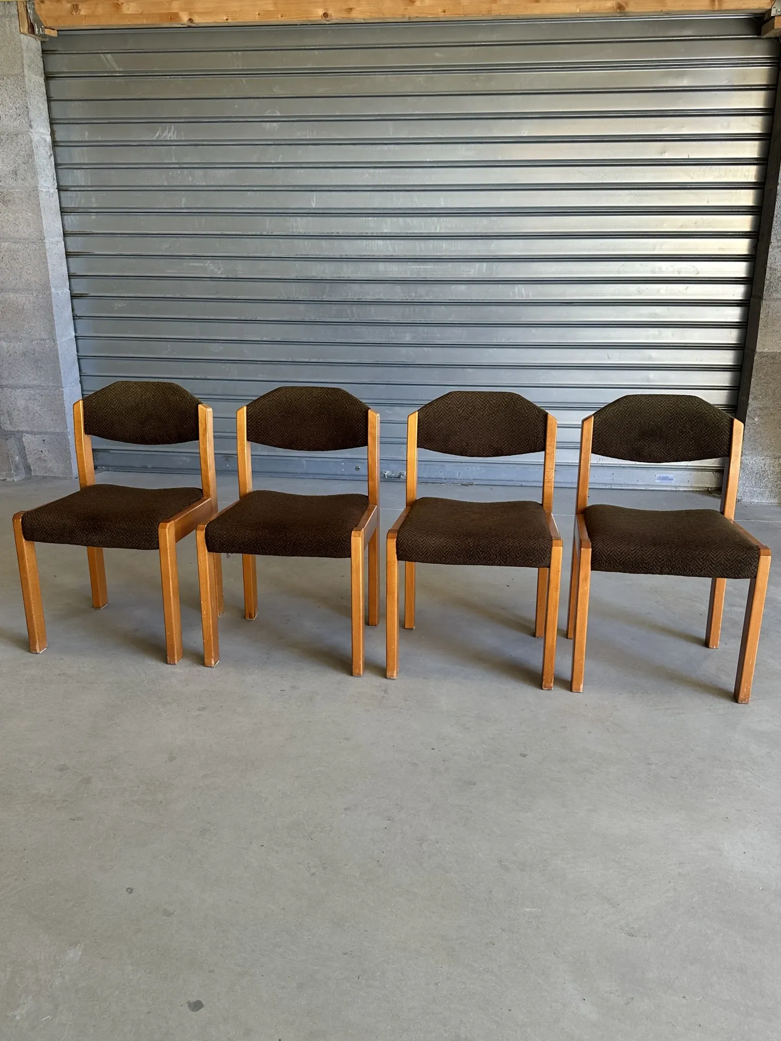 Set of 4 vintage chairs from the 70s/80s – Brown chocolate wood and fabric