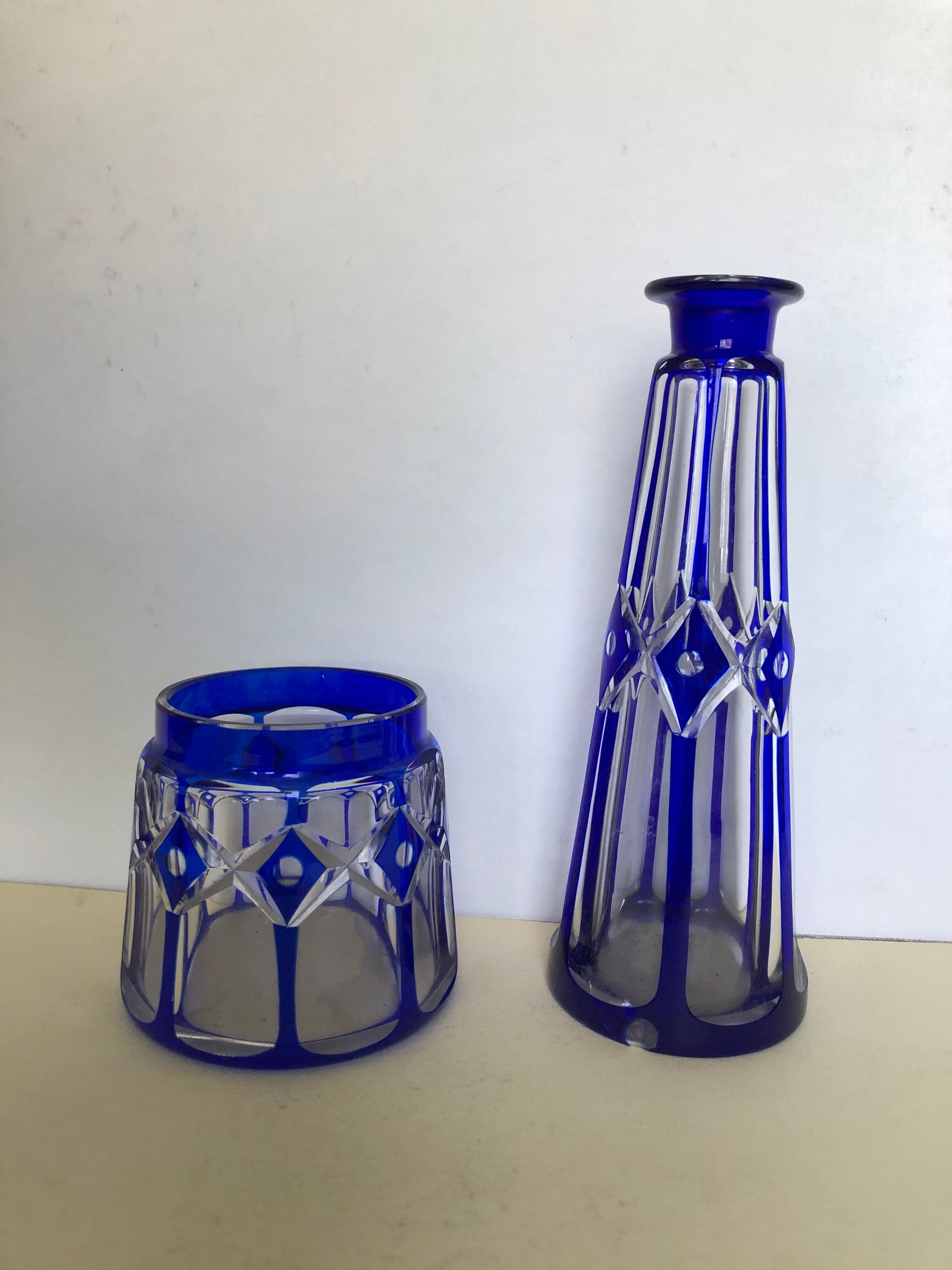 Set of 2 crystal vases
