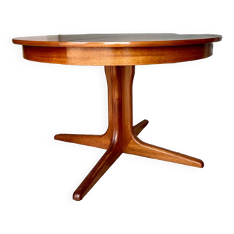 Baumann extendable teak table