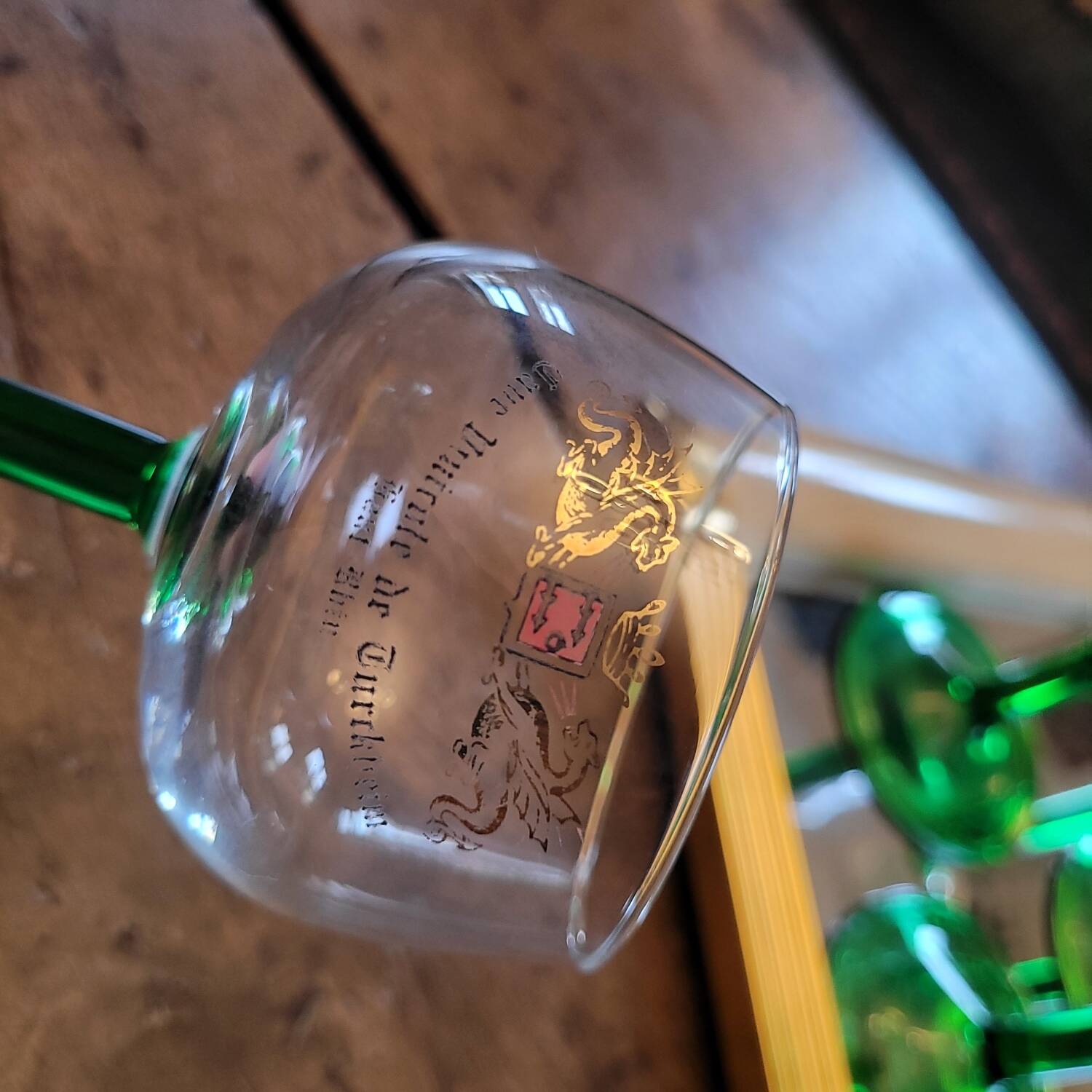 Verres d’Alsace à pied vert. Années 70