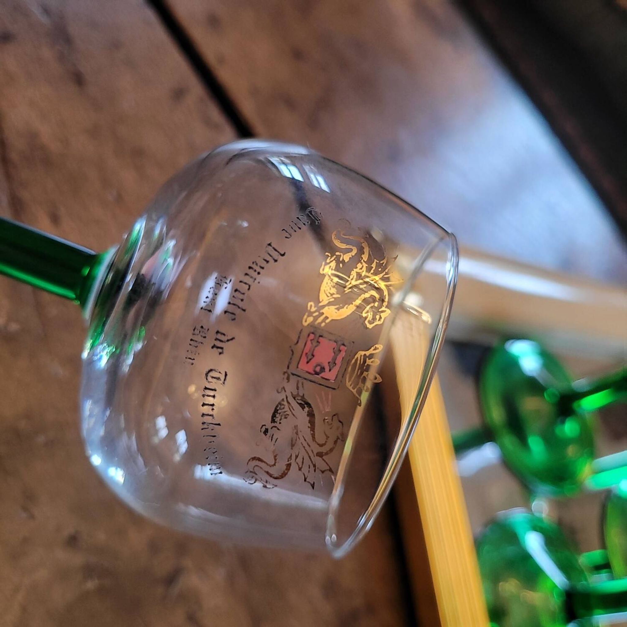 Verres d’Alsace à pied vert. Années 70