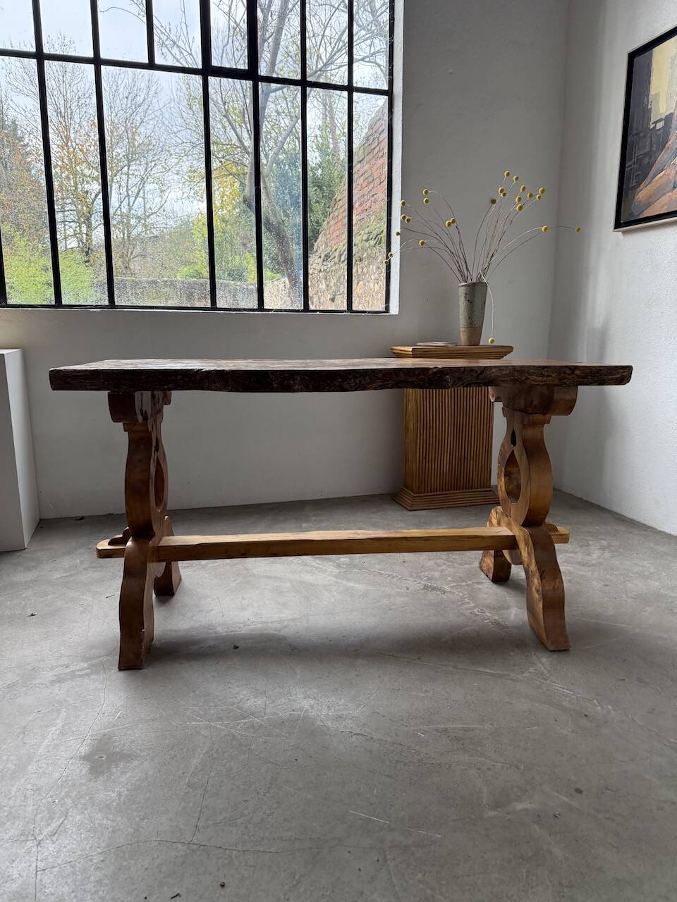 Table artisanale en orme massif, art populaire