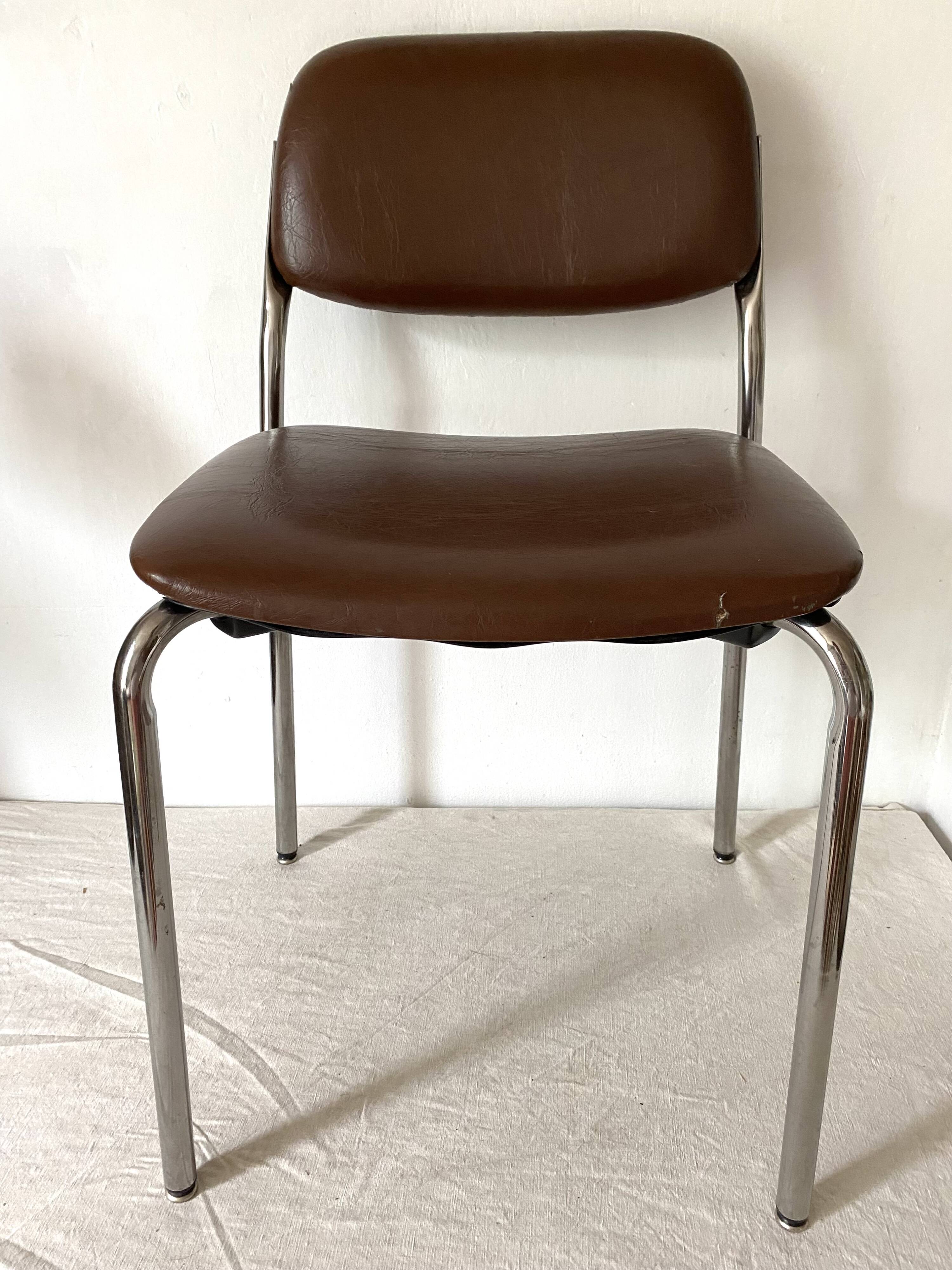 Chaise vintage en chrome et skaï