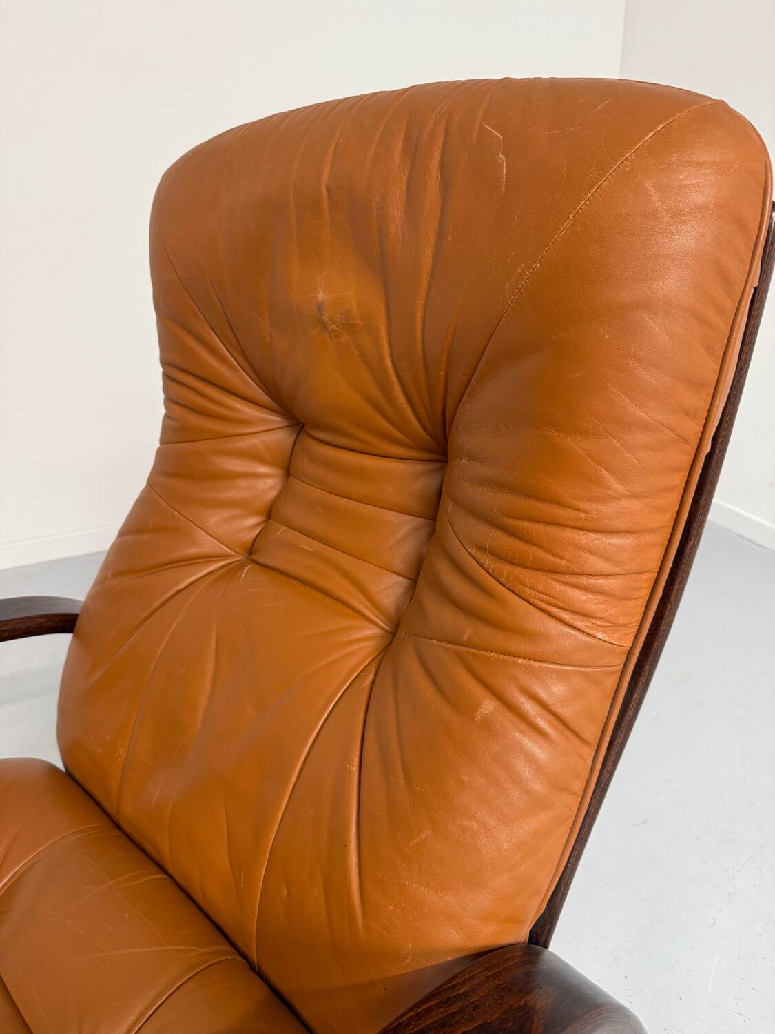 Antique "Panter" hanging armchair in Scandinavian design leather Westnofa an70