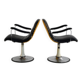 Paire de fauteuils pivotants européens des années 1970 en simili cuir et acier