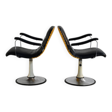 Paire de fauteuils pivotants européens des années 1970 en simili cuir et acier