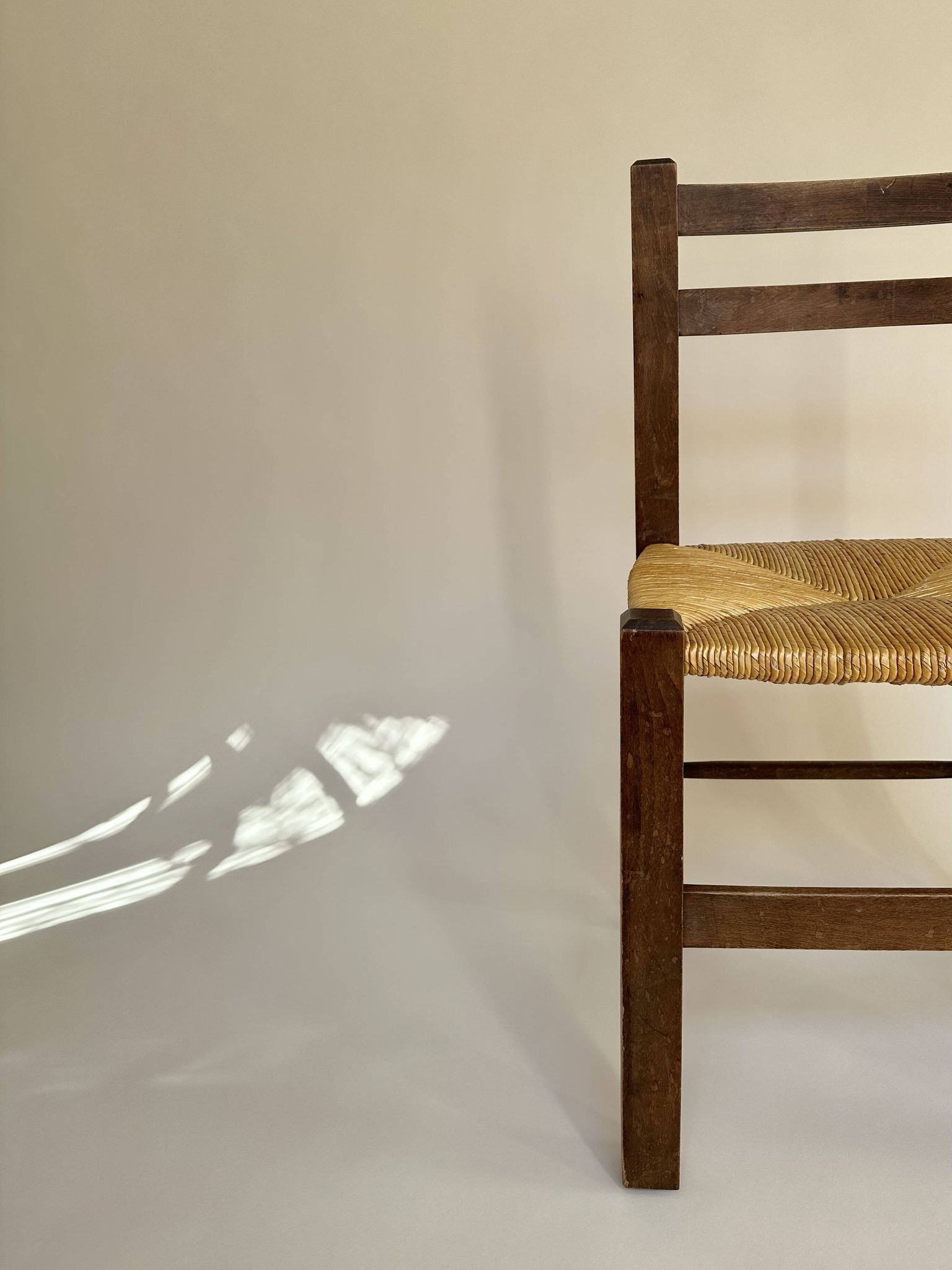 Set de quatre chaises paysannes paillées