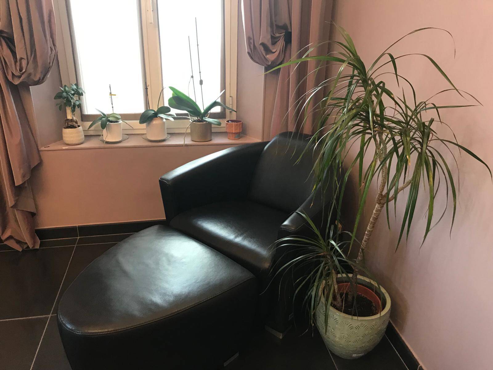 Méridienne, fauteuil et repose pieds Calia Italia salon