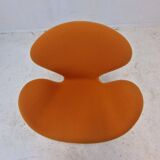 Set of 2 Swan Chairs by Arne Jacobsen and Fritz Hansen