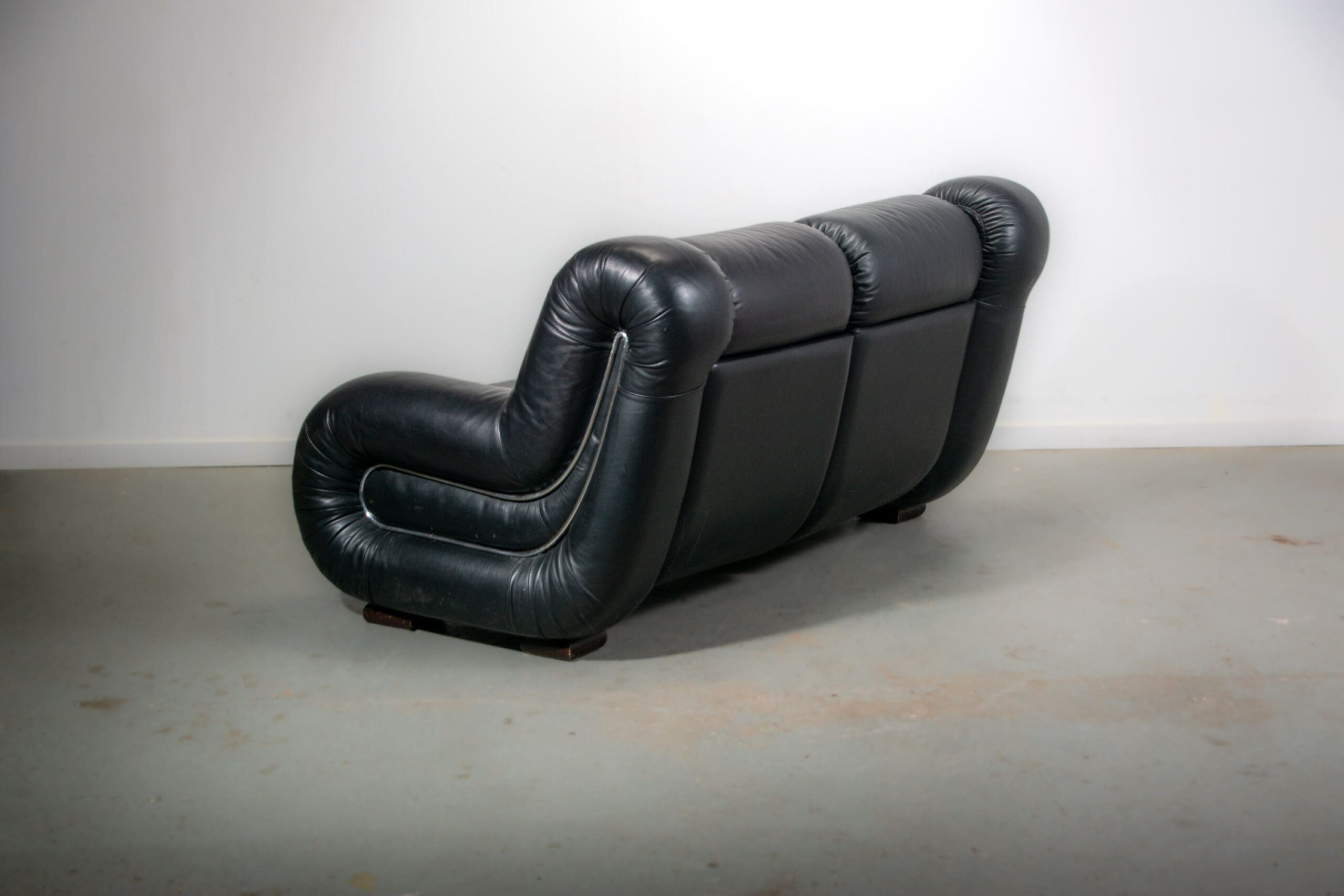 Black leather space age Italian 2 seater sofa