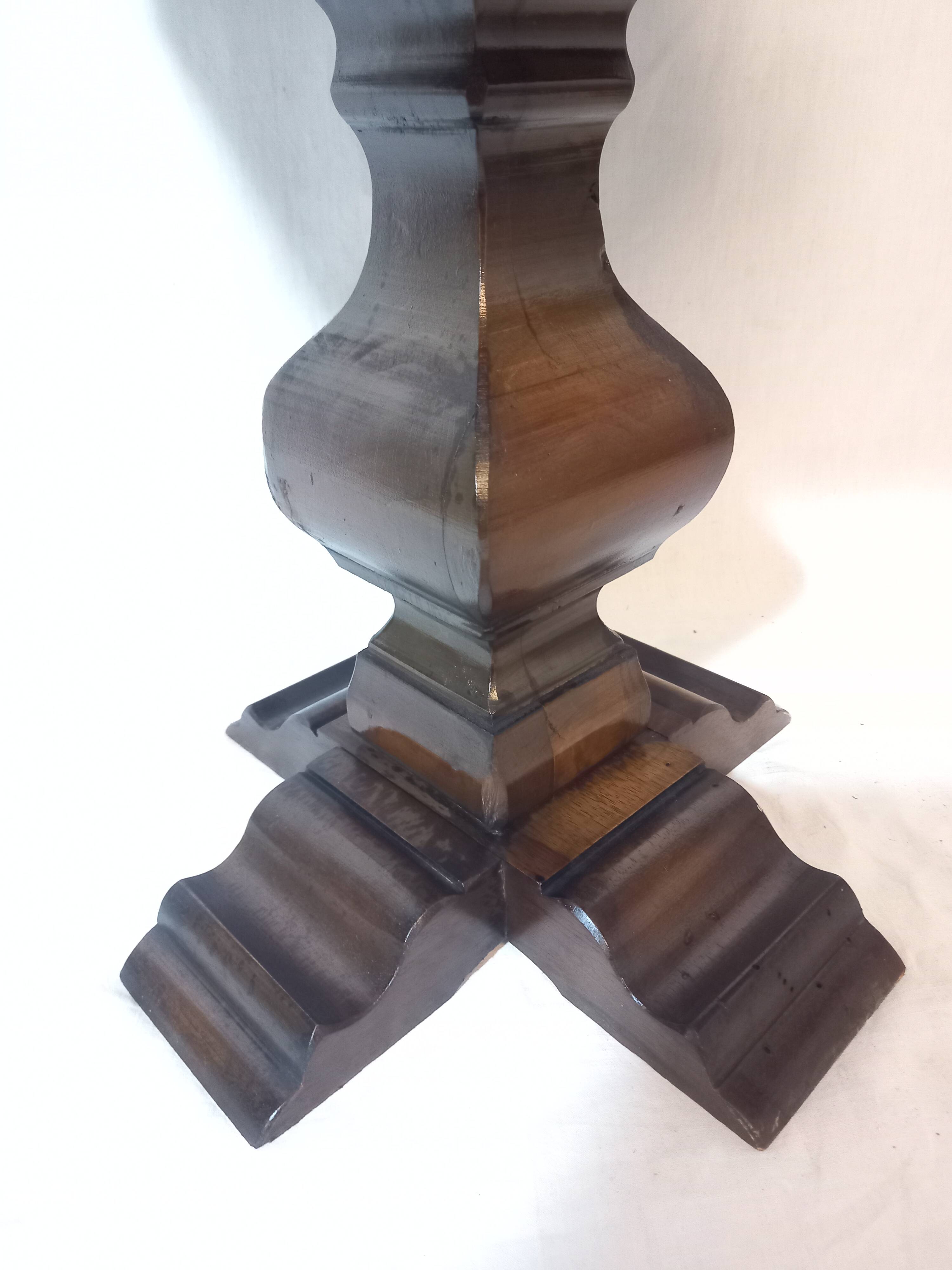 Octagonal Side Table With Baluster Shaft