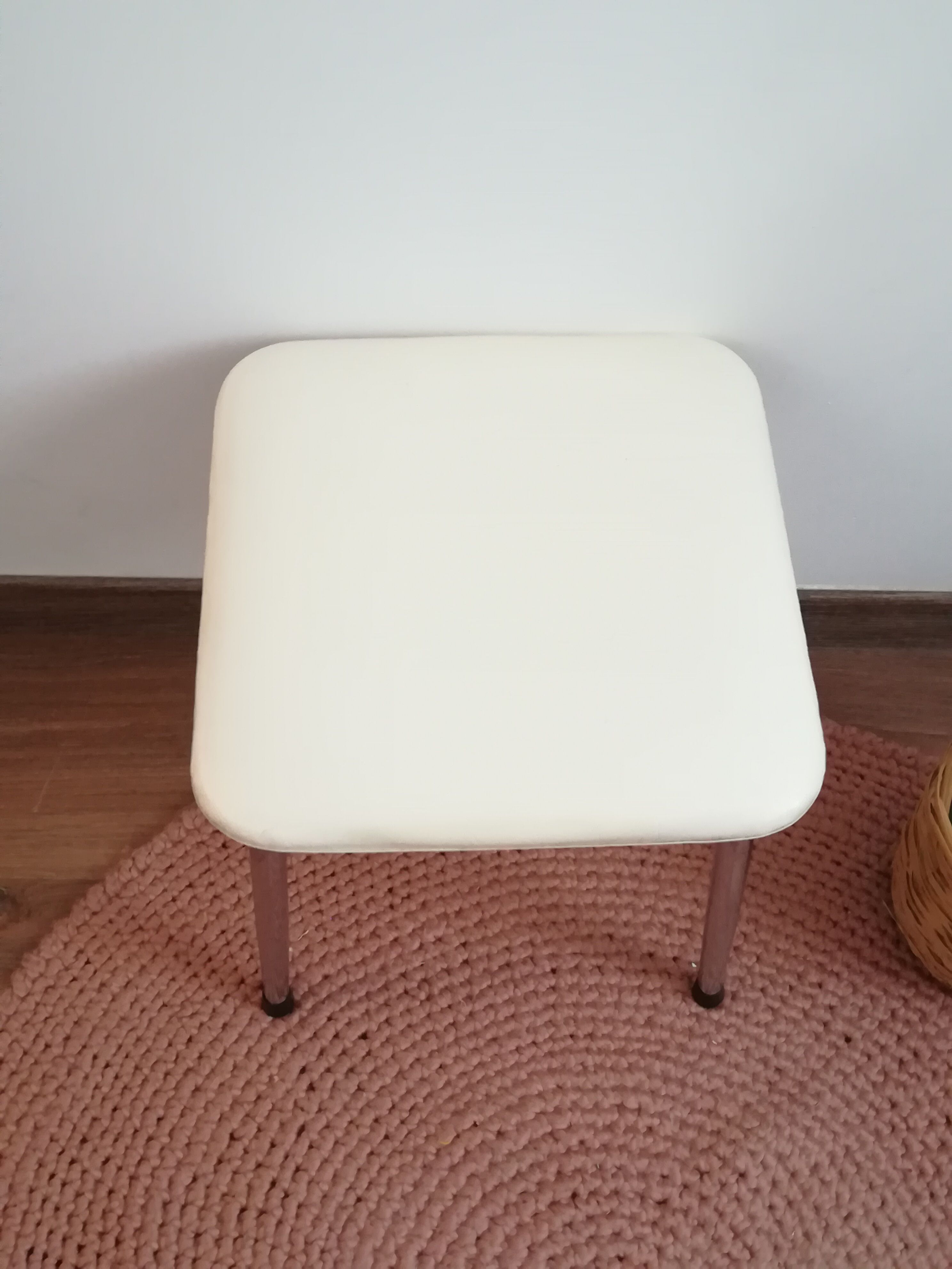 Tabouret en skai vintage