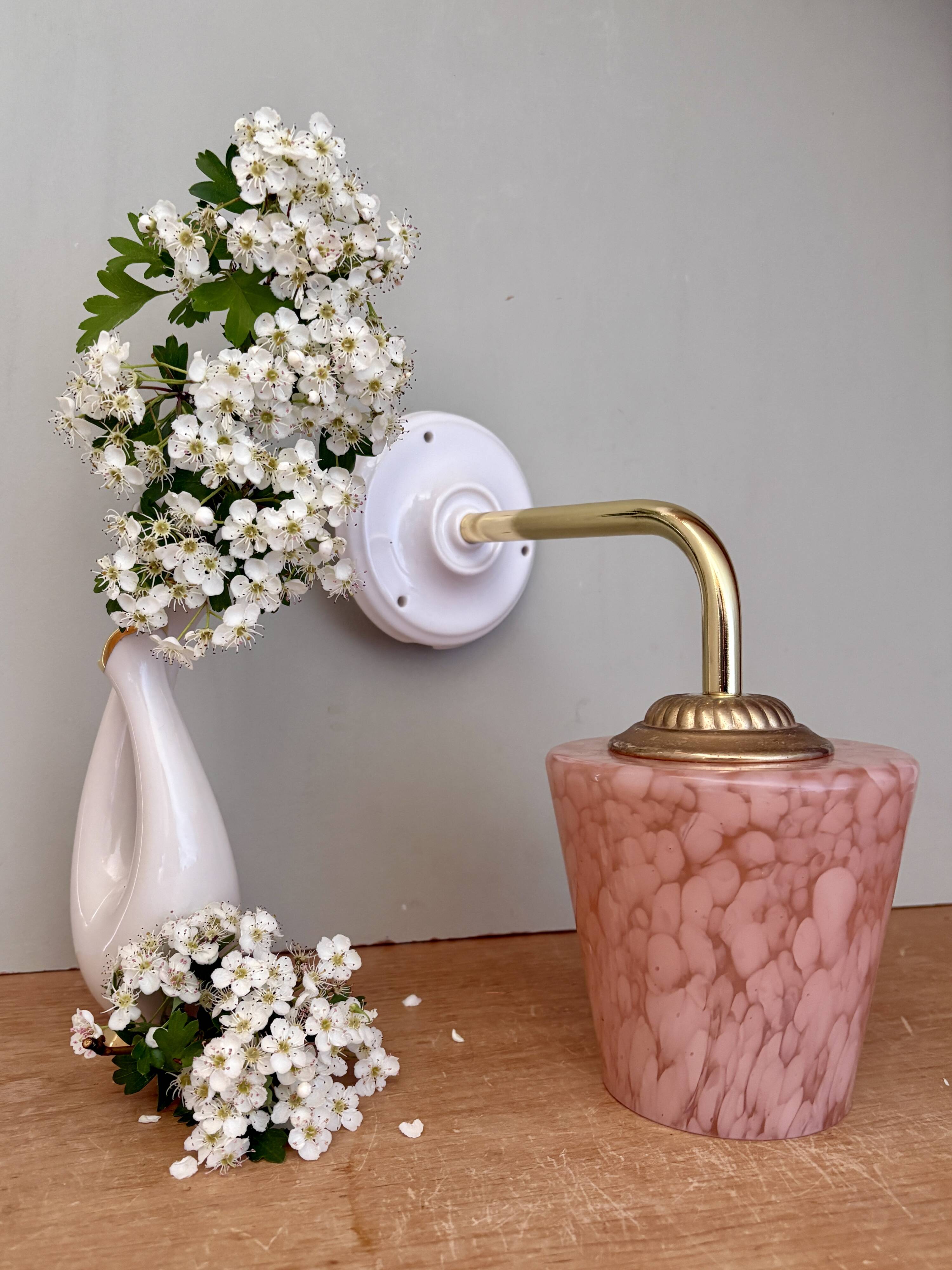 Vintage tulip wall lamp in pink Clichy glass