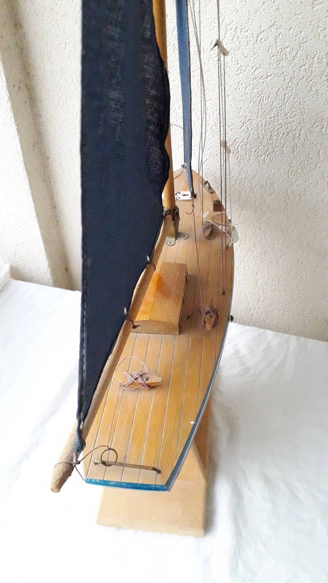 Bateau voilier de bassin