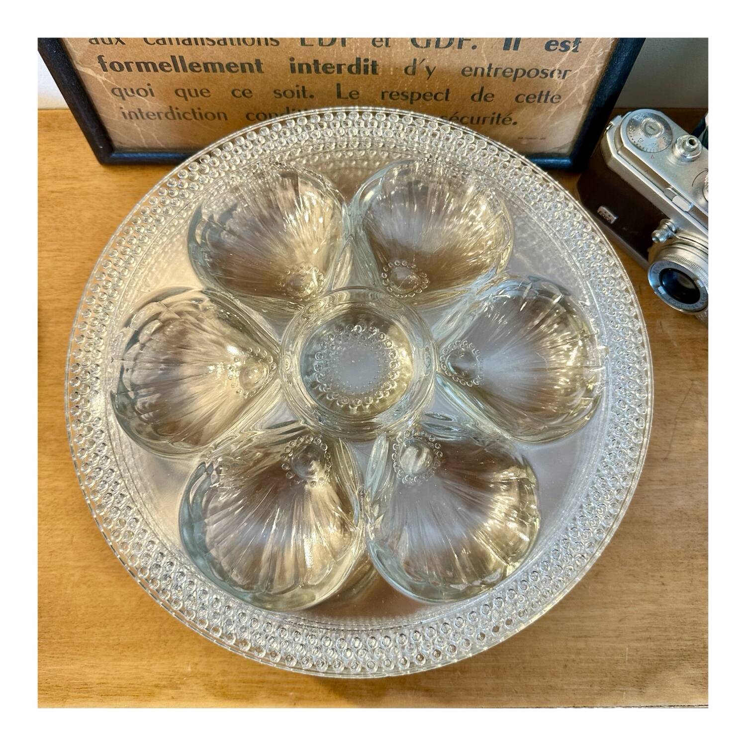 Set of 6 glass oyster plates