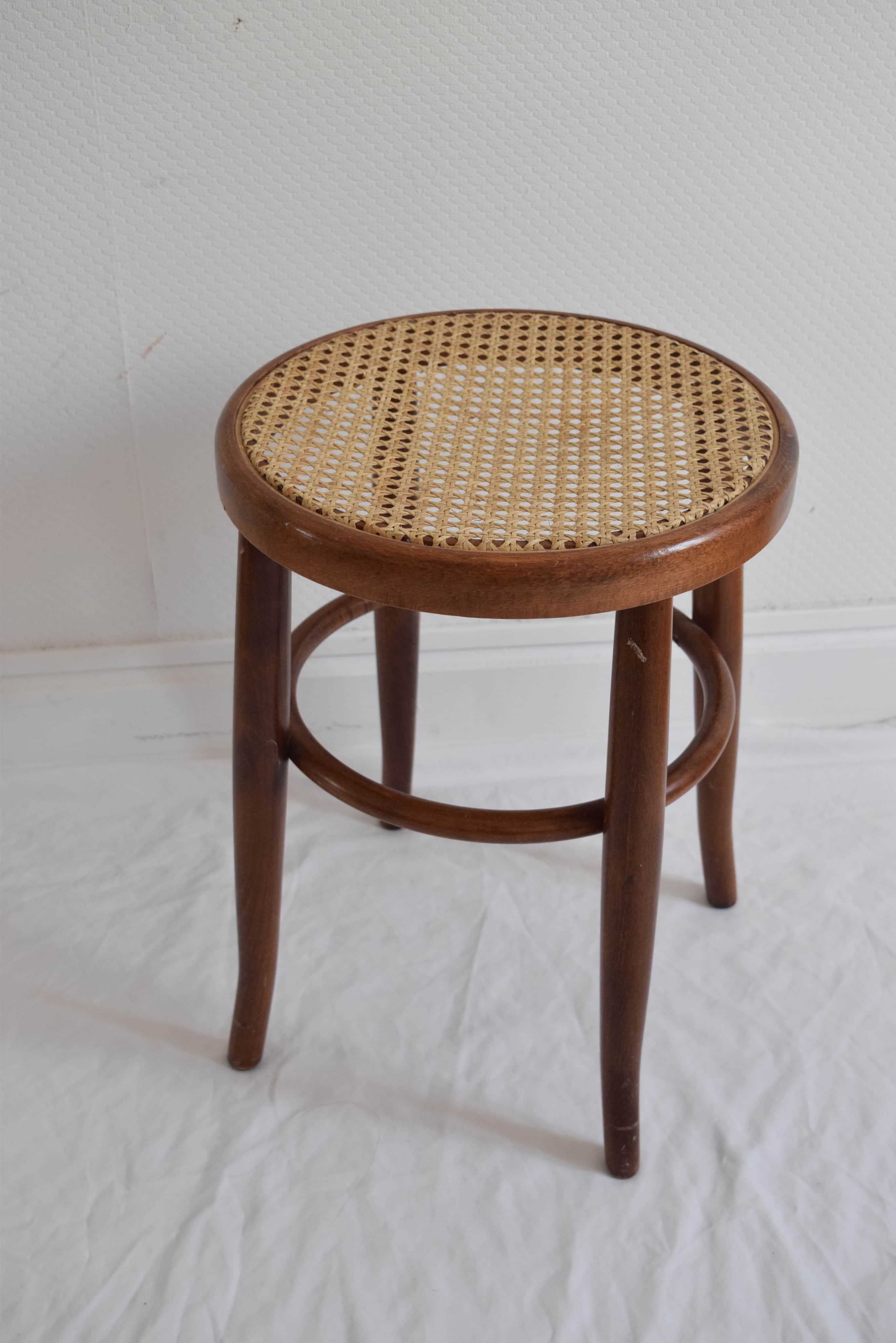 Curved wooden bistro and canne seating