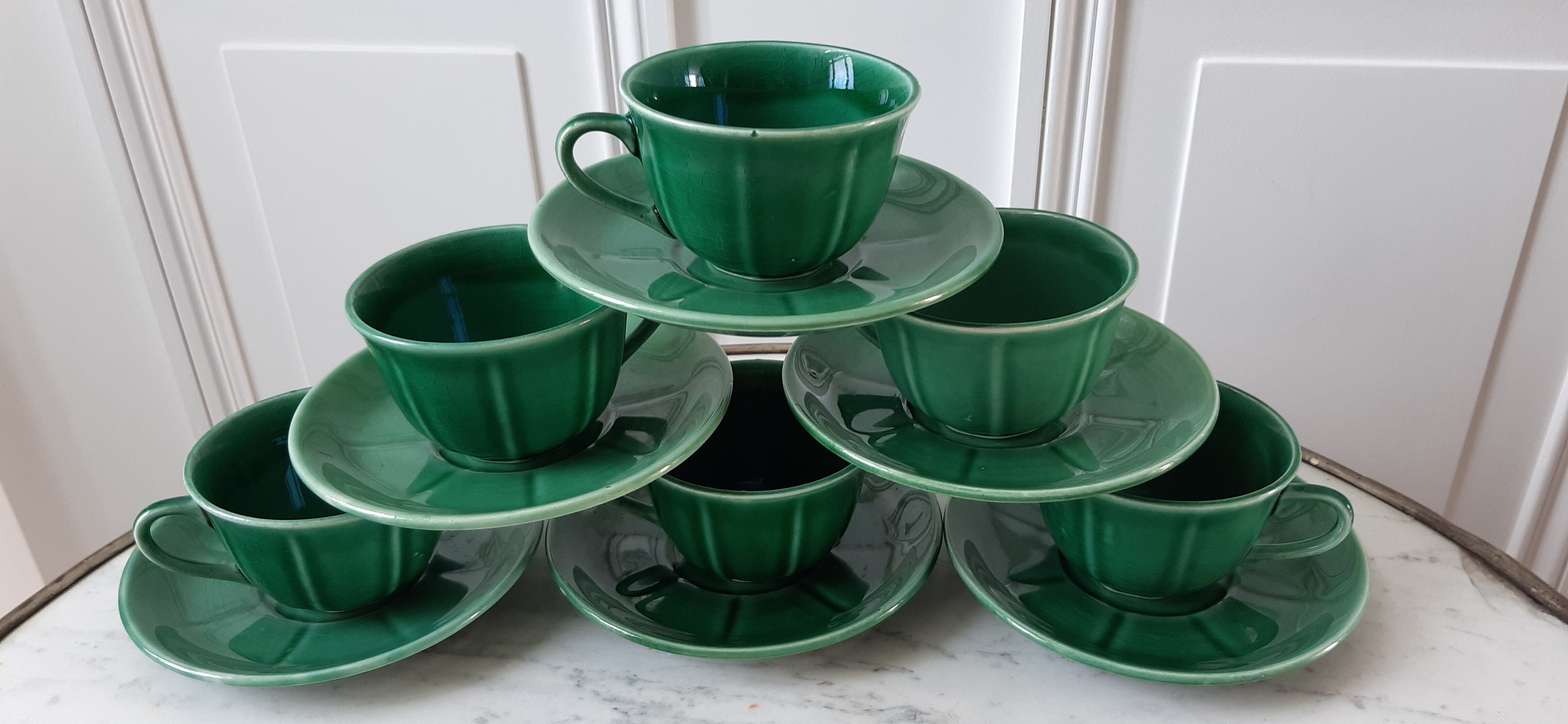 Set of 6 cups and subcups in green slurry 40-50 years