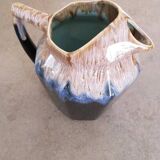 Broc ancien en céramique émaillée