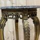 Sellette en bois doré et dessus marbre - fabrication des années 70