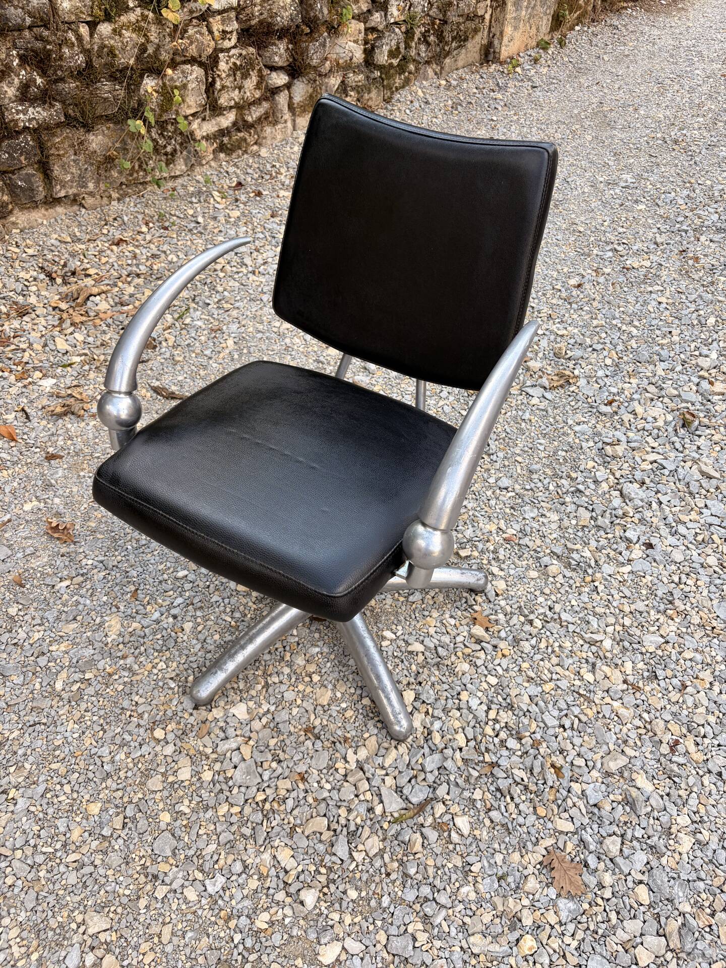 Futuristic 90s style hairdresser's chair